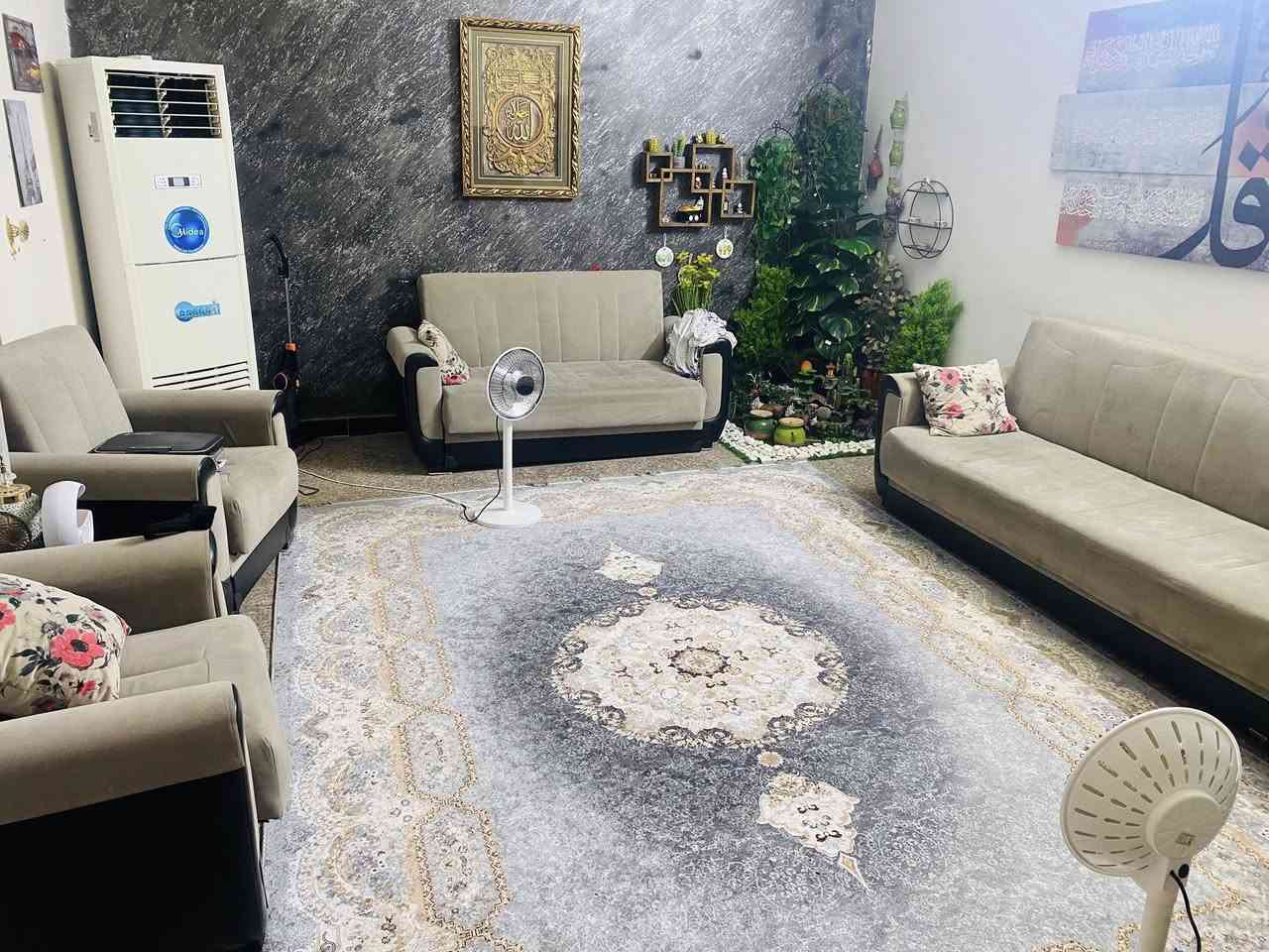 تخم  150 الف + طباخ 5 عيون  175 الف + ثلاجه  150 الف + كاونتر السنك كرانيت  200 الف لبيع بغداد الكرخ   
***********
