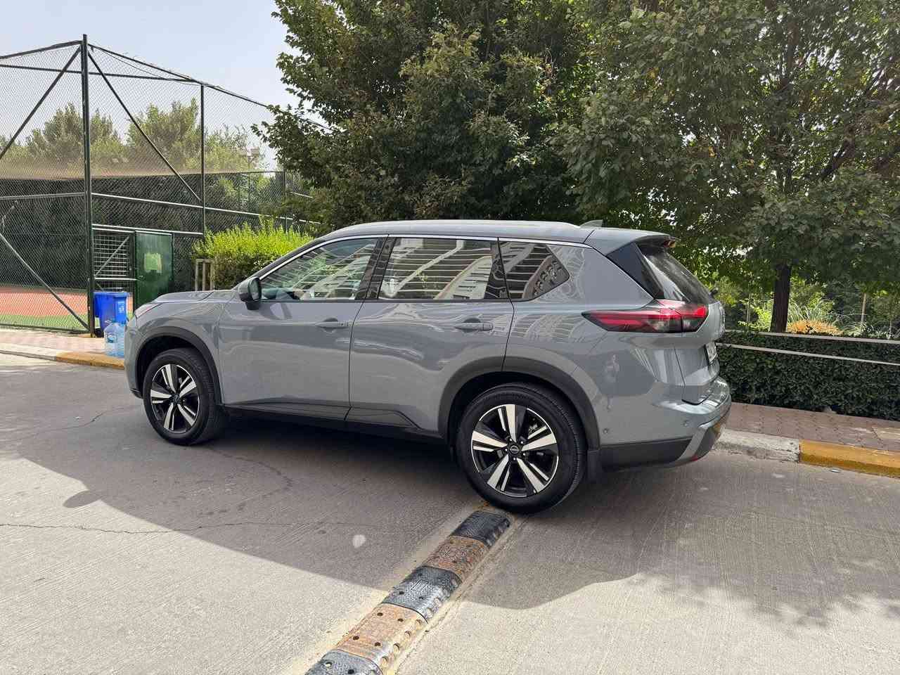 السلام عليكم
للبيع نيسان روج 2024 SL  فول مواصفات شكل 2025
حادث بسيط في الدعامية فقط 
ماشية 22.5 كيلو متر الاتصال على الرقم ***********
