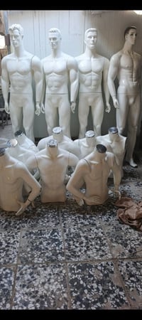 مليكانات مختلف الاحجام مع سجج وحمالات ملابس واحذية 07882973441