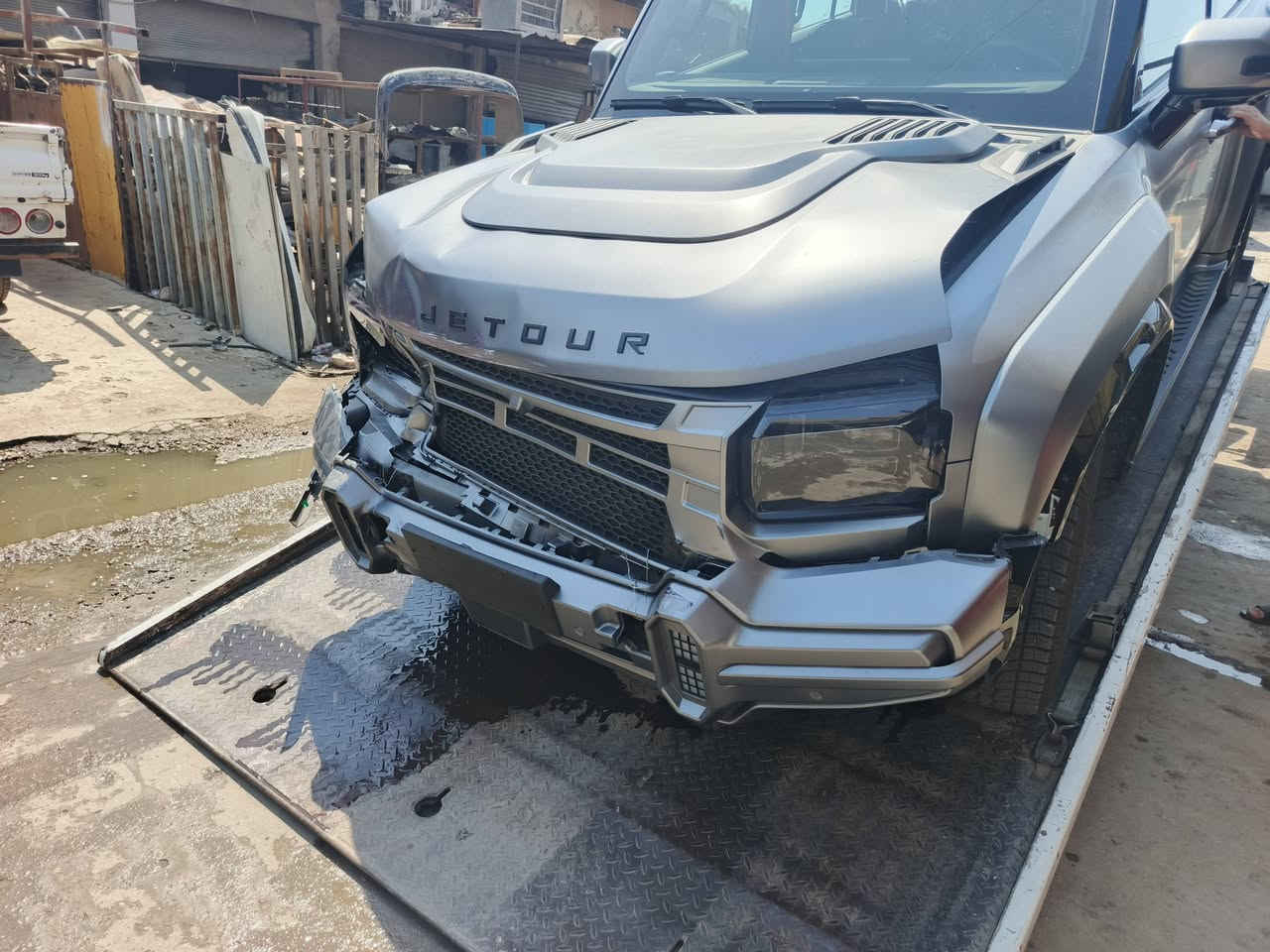 جيتور star guard2026 فول مواصفات ماشية  1000km زيرو السيارة كير 8 نمر 
السيارة تعرضت حادث بدون حداديه بنيد ودعامية  وراديتر وتك لايت بدون اي لغود او حدادة هذا وضعها للي حاب يشتريه 
الرقم بغداد 
السعر  42,000000 مليون دينار 
علما مصار له شهرين يمي سيارة جديدة 
***********
