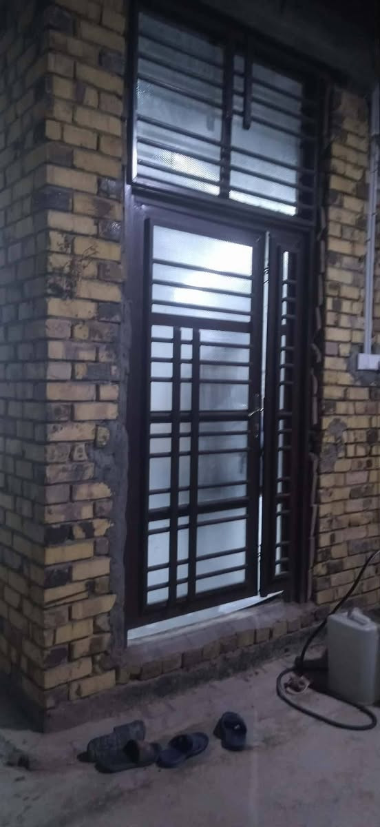 سلام عليكم عندي بيت للبيع مساحه 140 متر طابو زراعي سند 25 شارع 80 خلف حلويات لبنان تصال ***********
