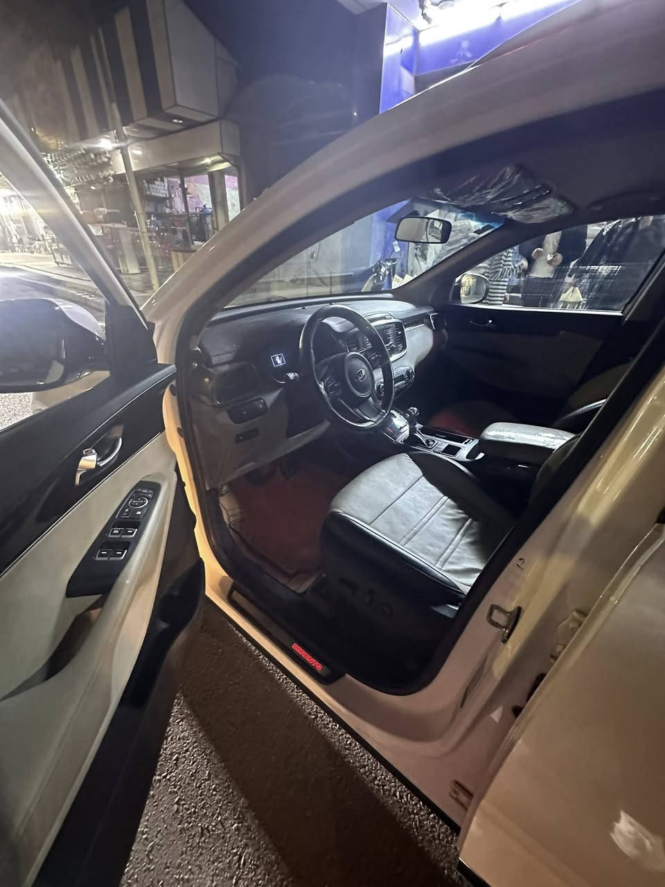 السلام عليكم سورنتو 2017 خليجي مكفوله من الصبغ والفتح والتبديل بيها مكانات بارد صغار مواصفات السيارة بصمه كرسي كهرباء ثلاثه قطع تبريد سبع راكب ماكينه السيارة 6 سلندر مكان السيارة بغداد سعر السيارة 210 وبيها مجال رقم صاحب ***********
