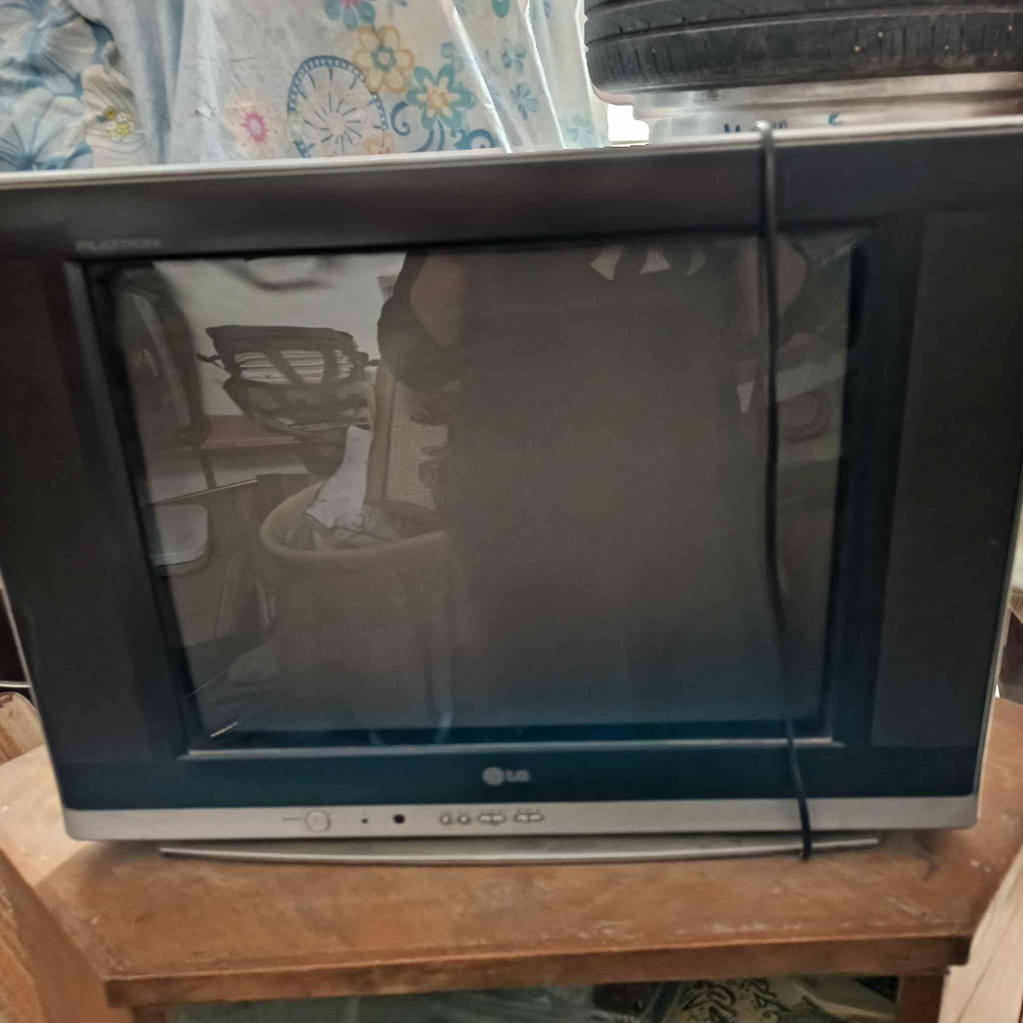 تلفزيون  السعر 50 الف اوفن 75  الف عاكسة 45  الف المكان الإعلام  هاتف***********
