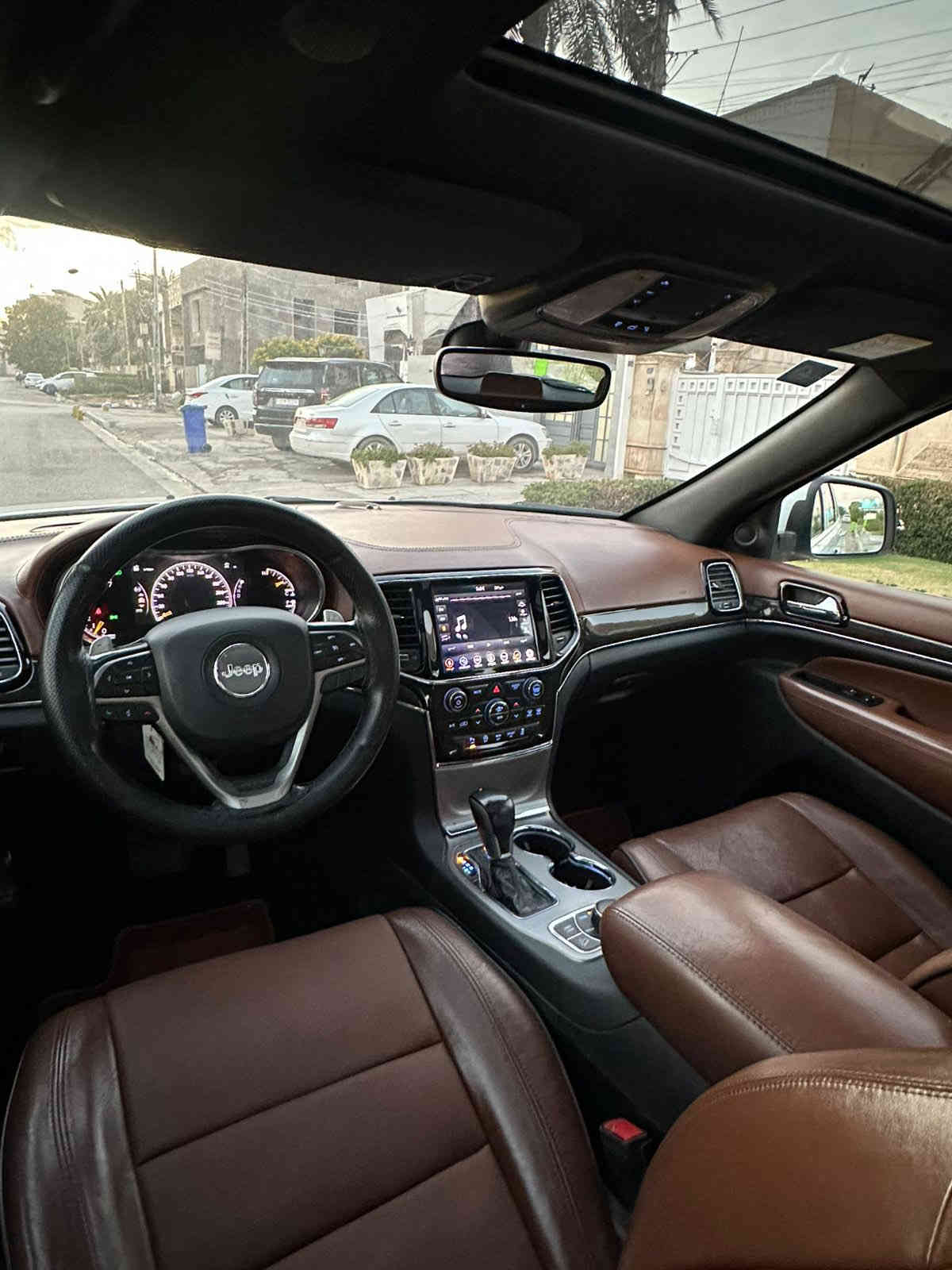 السلام عليكم للبيع جيب 2020 خليجي اوفرلاند 
مكفوله من الصبغ والتبديل والكير والمحرك 

فقط بارد بيها مكانات ٢ كل واحد اقل الشبر وشرط ما مبين ابد 

ماشيه  ٤٥ الف 

رقم بغداد بأسمي سنويه جديده هزه جديده

فوووول مواصفات ١/١  جكات 

(بانوراما،بصمه،جلد ،شاشات خلفيه ،جكات ،جنطه كهرباء،توقف ذاتي،تشغيل عن بعد ،ماوس انظمه قياده ،فور ويل ،مقاعد تدفئه ،مقاعد ميموري خزن )

السياره جاهزه وكلشي مناقصها

السعر 310 💵💵 وبيها مجال بسيط 

للاتصال ***********
