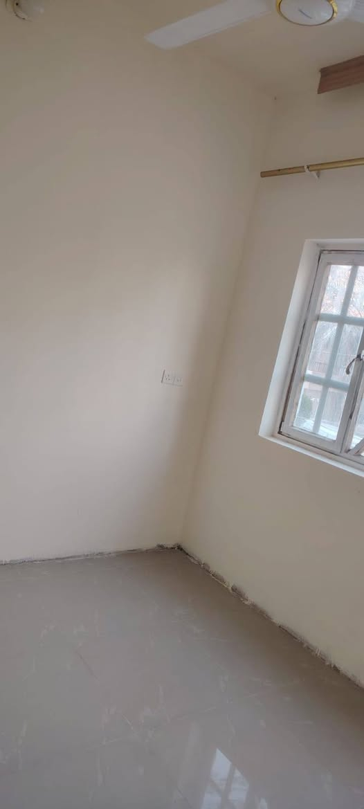 طابق اول للاجار في المنصور حي المهندسين 
صالة كبيرة وغرفه نوم ومطبخ وحولي للاستفسار الاتصال على الرقم
  ***********
