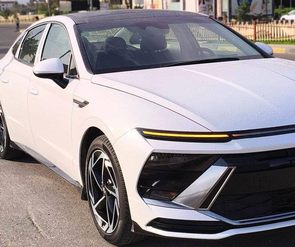 هيونداي سوناتا 2025 للبيع

رقم: كاتي بدون رقم
الممشى: 300 مايل (بحالة صفر)
المحرك: 2.5 لتر بدون توربو (المرغوب)
اللون: أبيض ثلجي
المواصفات: فول
بصمة (أبواب + صندوق)
تشغيل عن بعد
شاشة كبيرة (CarPlay + Android Auto)
شحن وايرلس
مثبت سرعة
قيادة شبه ذاتية
نظام تحديد المسار
رادار أمامي / جانبي / خلفي
كاميرا 180 درجة
تحكم ستيرن
سايد بريك بصمة
مودات قيادة (Normal - Sport - Sport Plus - Custom)
سقف بانوراما
تبريد/تدفئة مقاعد
عداد ديجتال يتغير حسب وضع القيادة
جير 8 سرعات + شفتات ستيرن
نظام صوتي قوي
نوافذ أوتوماتيك
Auto Hold
إضاءة LED أمامي وخلفي
الحالة:
سيارة كلين جداً، بدون صبغ وبدون بارد (بشرط الفحص)
ملاحظات:
تكلفة الرقم 12 ورقة

الموقع: موصل
رقم الهاتف: ***********
