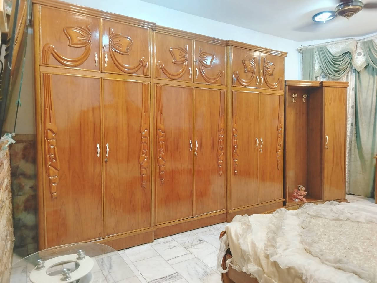 غرفة نوم تسكام جاو صاج داخل وخارج شغل ثقيل ضهر جرجوبه خمسه ملم استعمال شهر واحد اخت الجديده مكفوله من الشخط تكمه الواقع احله من الصور العنوان حلة حي الجزائر. ***********.  ***********
