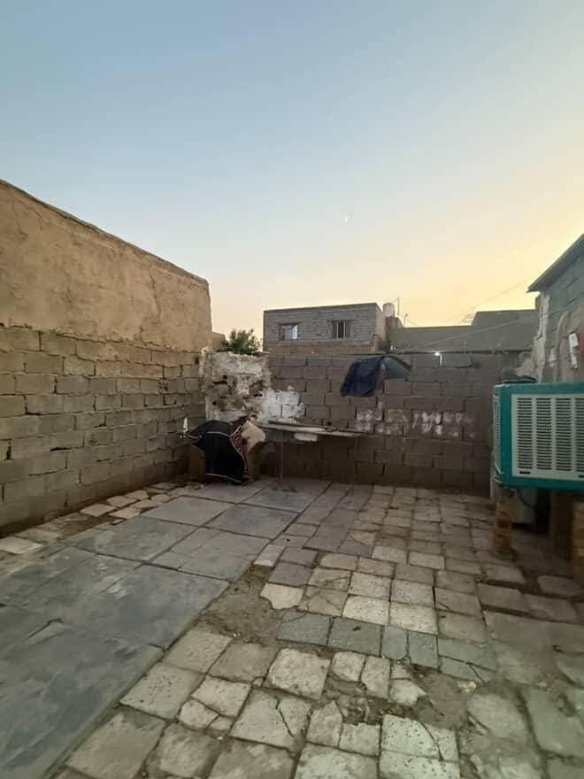 بيت للبيع ١٢٥م بحي الحكيم نزله الشهيد نزار بشارع جامع عرض الشارع ١٠م سعره ١٣ وبي مجال بسيط الشراي يراسلني ***********
