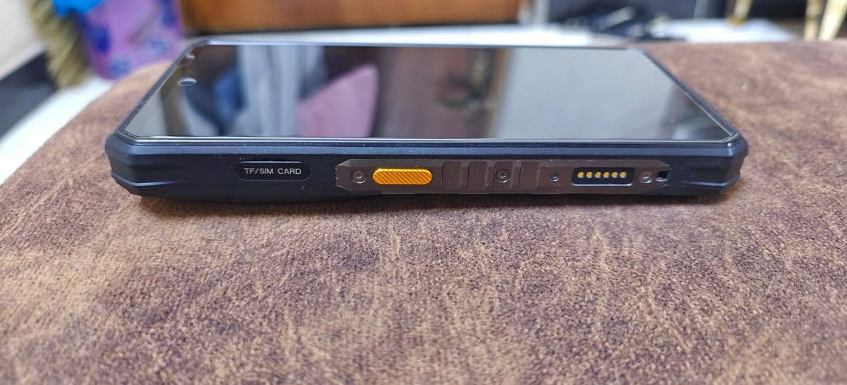 وحش المهمات الشاقة Ulefone Armor 28 Ultra النسخة الحرارية (جنطة هندسية متكاملة بحالة الوكالة) 🏗️🔥 للبيع أو المراوس وية ريد ماجيك 11 برو ذاكرة 512.التفاصيل:السلام عليكم شباب، متوفر للطيبين والجاديين فقط: جهاز Ulefone Armor 28 Ultra Thermal Version (النسخة الحرارية النادرة والراقية) بالكراتين وكامل الملحقات.مواصفات هذا الوحش بالكامل حتى تكون الصورة واضحة كدامكم:المعالج والألعاب: معالج رائد وقوي كلش MediaTek Dimensity 9300+، يشغل أقوى الألعاب والتطبيقات والذكاء الاصطناعي بسلاسة تامة، ويشغل ببجي على 120 فريم (ألترا إكستريم) بالسلاسة الفائقة، ويشغل 90 فريم (إكستريم+) على دقة الـ HDR الخرافية! يعني أداء مرعب ومستقر ومستحيل يسخن وية اللعب الطويل [🎮].الذاكرة والتخزين الخرافي: مساحة داخلية 1 تيرابايت (1000 جيجابايت)، وياه رام خارجي ضخم مساحة 2 تيرابايت أصلي من شركة لينوفو (Lenovo)، يعني المساحة الكلية للجهاز تصير 3 تيرابايت سيرفر مو مبايل ومستحيل تخلص!الشرائح: يدعم تشغيل دبل شريحة سيمكارت (ينزل بيه خطين سوا) وبنفس الوقت تخلي الرام الـ 2 تيرابايت.النظام: يعمل بأحدث نظام مستقر أندرويد 15.المتانة والصلابة: مدرعة عسكرية حقيقية ضد الصدمات والوقعات القوية، ومقاوم للمي والتراب بأعلى معيار عالمي (IP68/IP69K و MIL-STD-810H).الشاشة الأساسية: شاشة ممتازة AMOLED بتردد 120Hz سريعة وتفاصيلها واضحة تحت الشمس.الشاشة الخلفية الذكية (ترسانة ميزات بوحدها): شاشة دائرية ثانية بالظهر فخمة ومميزة وتشتغل معزولة عن الشاشة الأساسية وبأعلى كفاءة، ميزاتها:تكدر تشغل الكاميرا وتلتقط الصور وفيديوهات السيلفي مباشرة منها وبأقوى جودة (باستخدام كاميرا سوني الـ 1 إنش الأساسية) [🏗️].تكدر تتحكم وتشغل الأغاني والمشغل الموسيقي بلمسة وحدة بدون متفتح المبايل.تكدر تخلي صورك الشخصية أو خلفيات متحركة تشتغل وتتبدل بيها وحدها بشكل يخبل.تطلعلك الوقت، العداد، نسبة الشحن، والإشعارات، وتكدر ترد على المكالمات المهمة والرسائل منها فوراً.البطارية والشحن الخارق: بطارية عملاقة وضخمة 10,600 مللي أمبير تخدمك أيام، وتدعم الشحن السلكي الخارق 120 واط والشحن العكسي (يشتغل باور بانك للأجهزة الثانية).الصوت والمنفذ: دبل سبيكر بنفس المكان صوته عالي وضخم جداً، ويحتوي على منفذ أوكس (3.5mm) وبصمة جانبية صاروخية بلمحة تفتح.ترسانة الكاميرات والملحقات الي تجي وياه بالباكيت وكلش نظيفة:عدسة الكاميرا الأساسية الخارقة: مستشعر سوني (Sony) ضخم وبحجم 1 إنش كامل بدقة 50 ميجابكسل، تصويرها فد شي راقي وينافس الأجهزة الرائدة العالمية [🏗️].الكاميرا الحرارية المدمجة بالذكاء الاصطناعي (Thermal AI): مال فحص الحرارة، الأعطال، وتسريبات الأنابيب والكهرباء بدقة عالية.كاميرا الرؤية الليلية: بدقة 64 ميجابكسل تشوف وتصور بالظلمة الدامسة (صفر ضوء).ملحق كاميرا الأنابيب والأماكن الضيقة uSmart E01 HD Endoscope: بكرتونه الأصلي.ملحق قاعدة الشحن اللاسلكي السريع 50 واط: المفرغة بالمروحة المدمجة بكرتونه الأصلي.ملحق كفر (درع) الحماية العسكري الإضافي Armor Case.💵 السعر المطلوب للحزمة كاملة كاش: مليون و 500 ألف دينار عراقي (1,500,000 د.ع) قفل وبدون مكاسر لأن الغراض والمواصفات تسوى وتتعدى هذا السعر بهواي.أو للمراوس حصراً وية:هاتف REDMAGIC 11 Pro كون الذاكرة 512 جيجابايت والجهاز نظيف (والاتفاق على فرق الفلوس العادل بيناتنا حسب نظافة الجهازين) [🎮].⚠️ تنبيه يرحم والديكم:الجهاز عبارة عن حقيبة أدوات هندسية متكاملة ونادرة وسعره كجديد وية هاي الملحقات مكلف كلش، فالرجاء الي ما يعرف بسعر الجهاز أو بمواصفاته والملحقات الي وياه لا ينطي سعر من جيبه ويبخس حلال العالم. الشغلة واضحة والصور تحكم وكلشي بباكيته ونظيف مية مية.الموقع: بغداد (الصليخ)للتواصل واستقبل العروض المراسلة على الخاص وأهلاً وسهلاً بيكم. رقم الهاتف ***********
