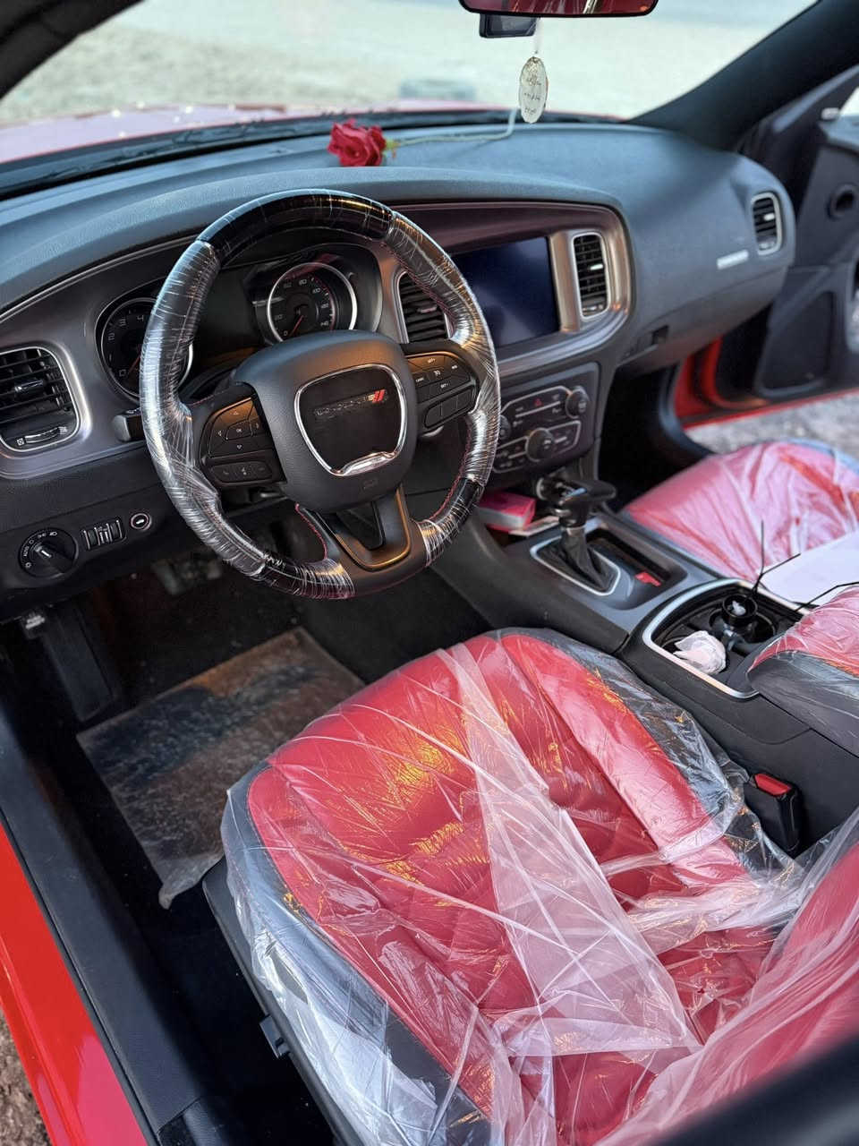 جارجر 2023 كفالة عامة مراوس ب أرتي فقط  واتساب  *********** ماشية فقط 23 بحالة الوكالة بعدهـي ولون مميز أحمر طماطي
