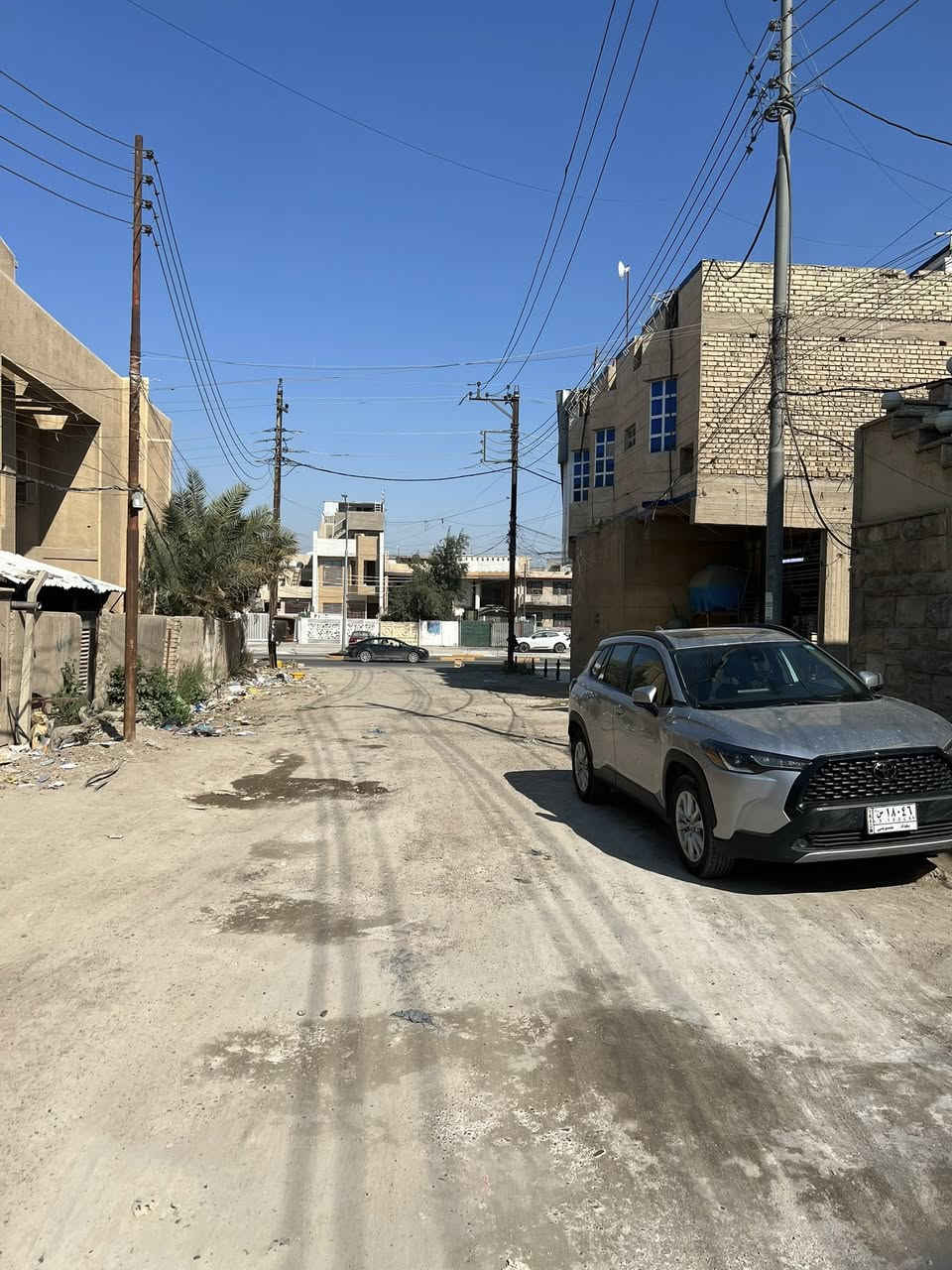 بيت 150 متر للايجاار 3 غرف نوم كبيرات وصالة وهول داخلي بمنطقة الكفاءات يبعد عن الشارع الرئيسي 50 متر سعر الايجار 750 الف بالشهر قفل للاستفسار *********** مكتب الشمري للعقار
