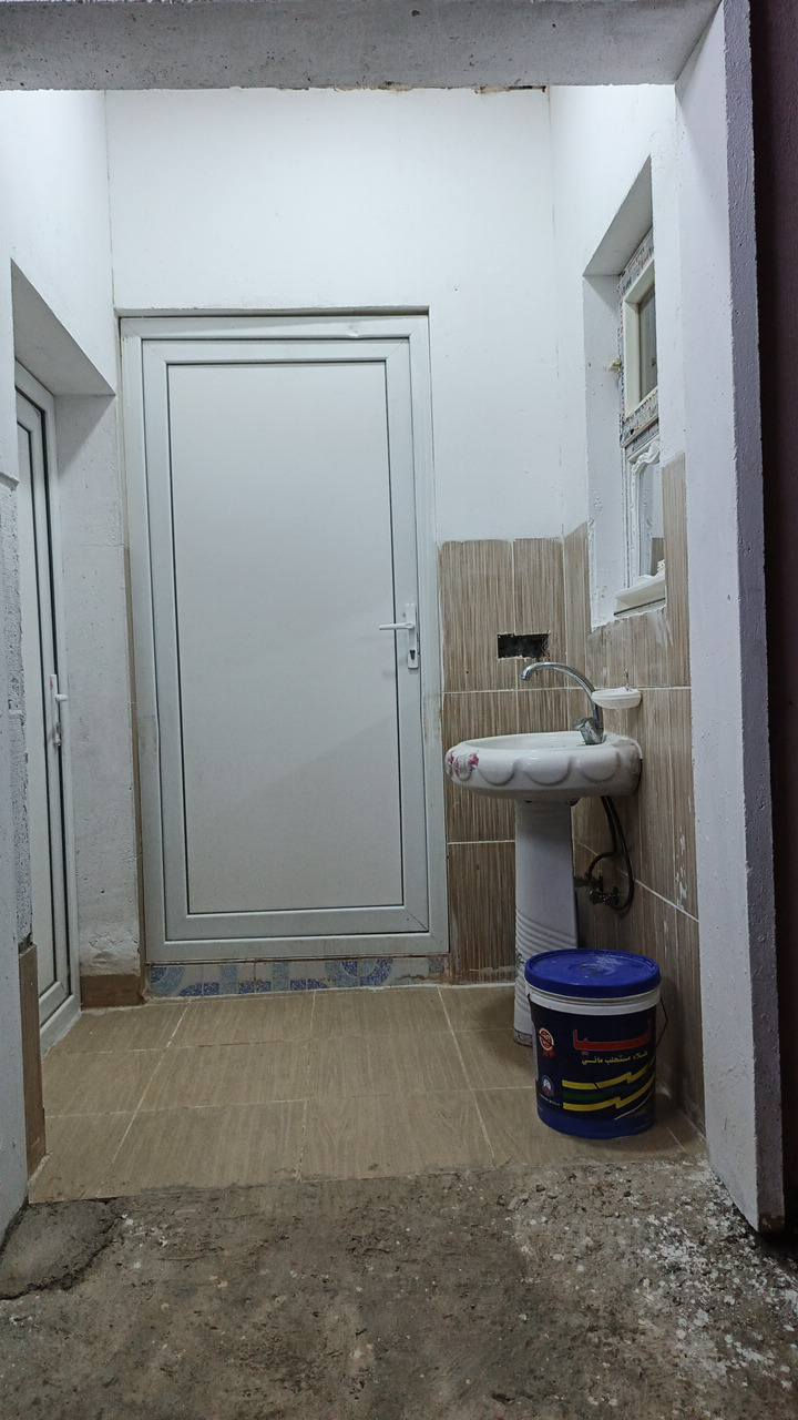 بيت مساحة 220متر في مجمع كويه ستي كويسنجق قرب سيطرة الاقامة مقابل المعارض البيت جاهز نقص فقط السقوف الثانوية ومحجر الدرج خطين كهرباء الاستفسار ***********ابو محمد السعر مع الاثاث قفل 30مليون
