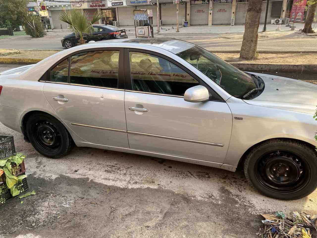 سلام عليكم
سوناتا للبيع مديل 2007
وارد امريكي ضربتة جاملغ الايمن ومصلح والبنيد مبدل لا دواخل ولا لغد السياره بيه شخوط وجراد ابيع مصبوغه حزام 
الداخل جلد مكينه وكير مكفوله 
السعر 93ورقه مكاني بغداد. السيديه 
***********
