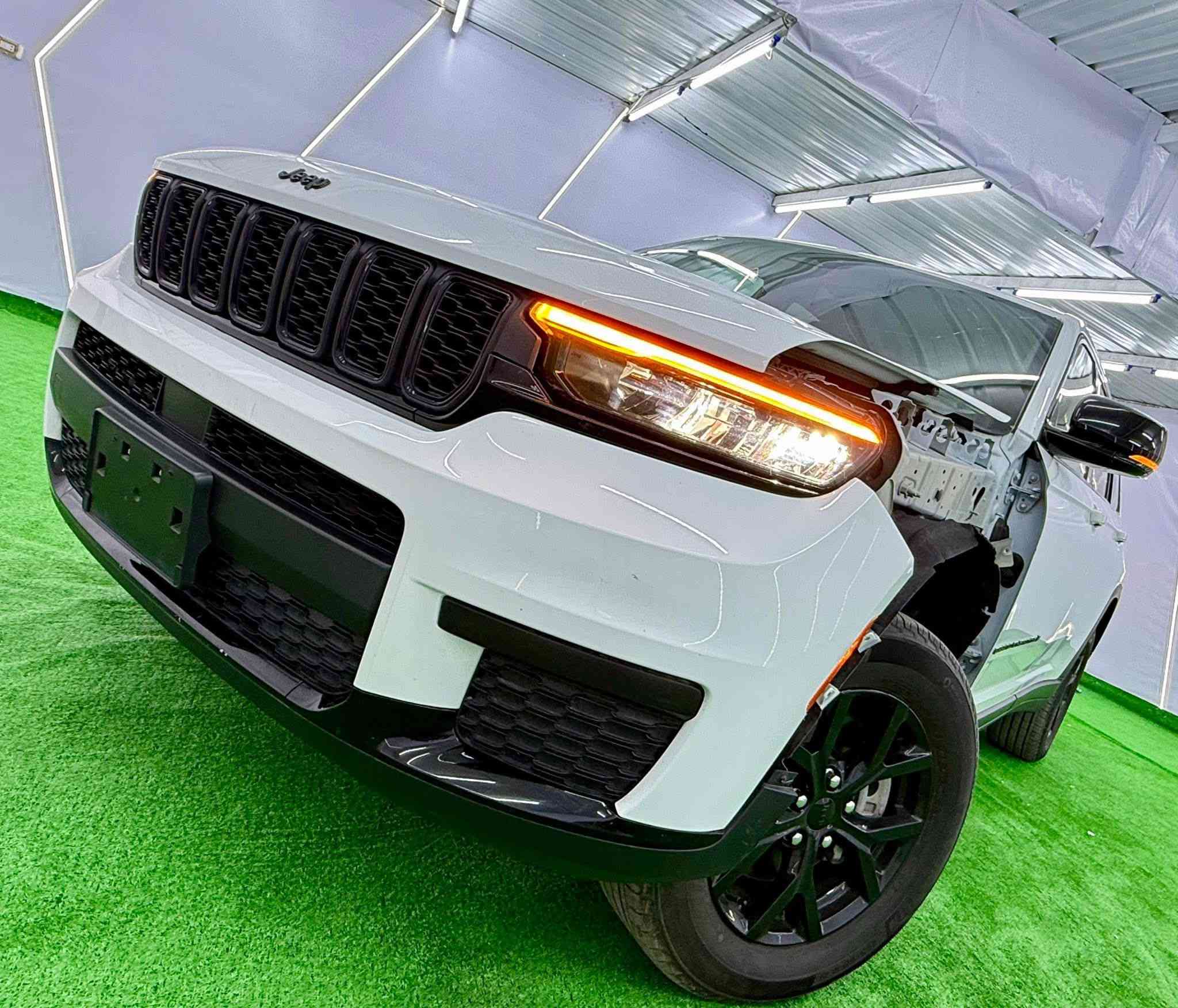 💣💣💣 يرجى قراءة الاعلان بشكل كامل 💣💣💣 

2024 JEEP GRAND CHEROKEE .. Blacktop..

              👈🏻👈🏻👈🏻 جيب / شيروكي 👉🏻👉🏻👉🏻 

   👈🏻 السيارة موجودة في الاردن المنطقة الحرة 👉🏻

♦️ رقم شاصي السيارة موجود من ضمن التصوير ♦️ 
    
اللون :- ابيض         
الموديل :- 2024
سعة المحرك :- 3.6 بانزين 
المسافه المقطوعه :- 52597 mi  
عدد المقاعد :- 6 مقاعد 
مواصفات السيارة :- Blacktop

الإضافات ##👇
شاشه كبيره نفكيشن 
وَيْل 18 انش 
كامره خلفية 
تحكم سرعه 
تحكم مسجل  
مقاعد تدفئة 
مقاعد جلد  و مخمل 
مري كهرباء
لايت زينون
بصمه تشغيل 
اشاره بالمرايا 
كير ماوس
باب خلفي كهرباء
حساس امامي وخلفي
كراسي كهرباء  
هاند بريك كهرباء 
حمالة سقف
رادار امامي 
رادار تحديد مسار 
مانع ضوضاء بلغرفه الداخليه 

والمزيد من الإضافات في عالم ( JEEP ) 

 🚗    ضرر السيارة موضح بتصوير بشكل كامل    🚗 

عناوين و فروع المعرض داخل و خارج العراق هنا 👇🏻👇🏻👇🏻👇🏻👇🏻👇🏻👇🏻👇🏻👇🏻👇🏻👇🏻👇🏻👇🏻👇🏻👇🏻👇🏻👇🏻👇🏻
                      

🚦🚦🚦السعرعلى الخاص فقط  🚦🚦🚦🚦
🔺🔺🔺🔺🔺🔺🔺🔺🔺🔺🔺🔺🔺🔺🔺🔺

📍 الفروع:

الفرع الاول :- 
بغداد - البياع - الشارع الثاني - معرض الهاشمي ( سيد سيف الموسوي ) 
‭0790 241 0177‬ / اتصال او واتساب
~~~~~~~~~~~~~~~~~~~~~~~ ‭
الفرع الثاني :- 
المسيب - شارع السدة - شركة علي الريس ( سيد حيدر المعموري )    
‭ ‬‬‭+964 781 976 7048‬
واتساب او اتصال 
~~~~~~~~~~~~~~~~~~~~~~~
الفرع الثالث :- 
النجف الاشرف - حي الحسين - مقابل بانزين خانه الكرار - سيد خالد الكيشوان - 
‭+964 781 399 9323‬ 
واتساب او اتصال 
~~~~~~~~~~~~~~~~~~~~~~~
الفرع الرابع :- 
الاردن - الزرقاء - المنطقة الحرة - شارع ( 21 ) شمال - شركة علي الريس المعموري ( ابو عبدالله الموسوي ) 
( فريق المبيعات ) 👇🏻👇🏻👇🏻👇🏻👇🏻 
00962791707787 / ابو عبدالله 
00962798611811 / ابو محمد 
00962791493166 / ابو احمد 

اي ملاحظات او اي استفسار او طلب صور او مقطع فيديو مصور ل اي سياره يرجى التواصل على الرقم التالي 
00962791311893 / عبدالله الموسوي 

🖋 بإدارة: أبو عبد الله الموسوي

((إن أرضيناك فتحدث عنا، وإن لم نرضك فتحدث إلينا))

🔖 #سيارات_أمريكية #استيراد_سيارات #سيارات_كندية #عروض_سيارات
#الزرقاء #المنطقة_الحرة #سيارات_العراق #سيارات_سوريا #سيارات_الأردن
#علي_الريس_الموسوي #تجارة_السيارات
#موؤسسه_الشهداءالسعودية_الكويت_مصر_العراق_لبنان

