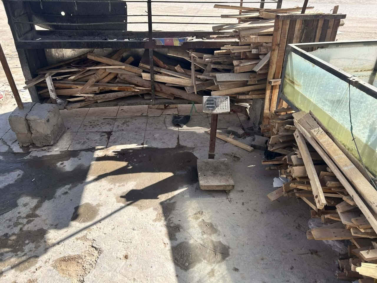 سلام عليكم شباب من رخصة مدير الكروب محل سمك للبيع السعر مليون ونص جاهز من كلشي والسعر الإيجار 200 بشهر مكاني نجف حولي ميلاد الثاني شارع 30 المحل على شارعين موقعة كلش حلو والاستفسار أكثر الاتصال على الرقم ***********
يحتوي على
جهاز طالباتي 
منقلة سمك
حوض زجاجي
سنكي
ميز شد حديد
ميز سل ستيل
هلاسة دجاج
ميزان اكتروني
ميز خشب
تانكي 500 لتر وميز
براميل بالستك 2
طباكيات سمك العدد 22
طباكيات دجاج العدد 8
مطاور سحب ماء الكبير
غطاس مال سمك الحجم الوسط
واتر بم
