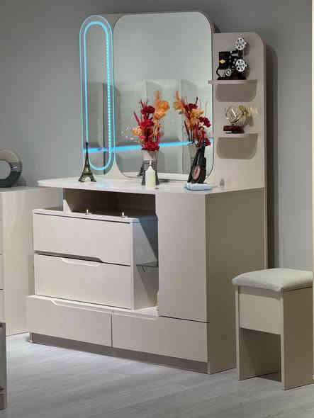 غرف نوم تركي 10 قطع كنتور 8ابواب طول الكنتور 3 متر و 30 سم اناره داخل الكنتور 
الجربايه مخزن جكات 
اناره بميز مرايه 
السعر مليون و 850 الف فقط 
للحجز والاستفسار راسلونا وات ساب ***********
        ***********
   البصره 
 نقل وشد داخل مركز البصره مجاني توجد خدمه توصيل للاقضيه والنواحي والمحافظات الجنوبيه بأسعار مناسبة ملاحظه ما تدفع اي مبلغ قبل لا تنشد وتكمل ابيتك عليكم بس تنزيل الكراتين من السياره لداخل البيت
