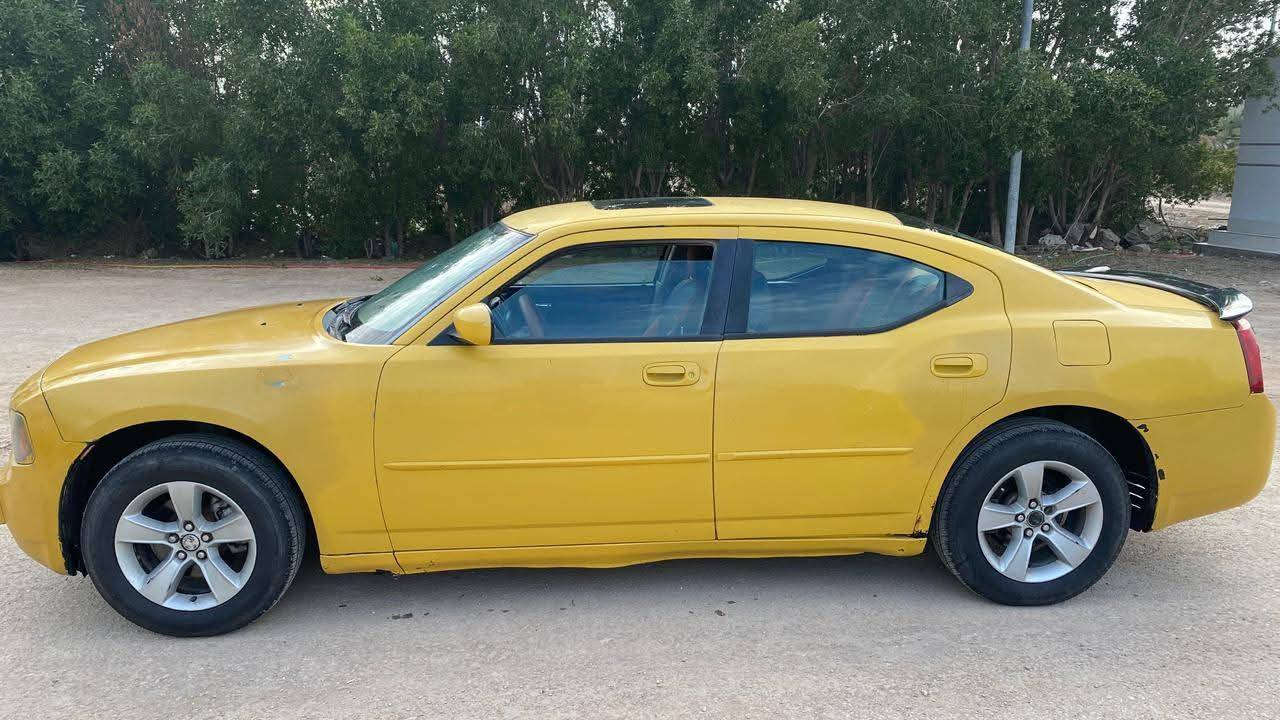 للبيع او المراوس ترهم اقصاد بمقدمة نص المبلغ 
شارجر للبيع موديل 2010وارد أمريكي Rt فول مواصفات فتحه بالقمارة تحكم شاشة أمامية  كشنات جلد مكينة 3.5 اصل شرط لا تبخير ولاتنقيص كير خمس فيش . سيارة حيل نظيفة وجاهزة للعمل تبريد منظومة جديدة  تخم تاير .#السعر 80 وبيه مجالل
خطها بصرة _ نجف 
سيارة رقم أنبار  صدامي نقل جثة أظبارة مكفولة مداور اصولي
الإتصال:***********  العنوان سماوة
