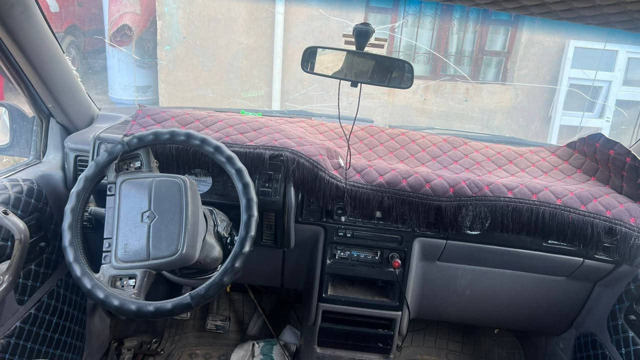السلام عليكم عادة المنشور سبب الوعود الكاذبه امسح المنشور واني جايك هاي هيب تره سياره للبيع كلايزر 7راكب موديل 1995 السياره جاهزه على اخر حبايه من كير من صدر كهربائيات التبريد منضومه كامله  دواخل  السياره فاره يطق فقط والباقي كله كفاله السعر 25 وبيها مجال حك الجيه اتصل وتدلل***********
