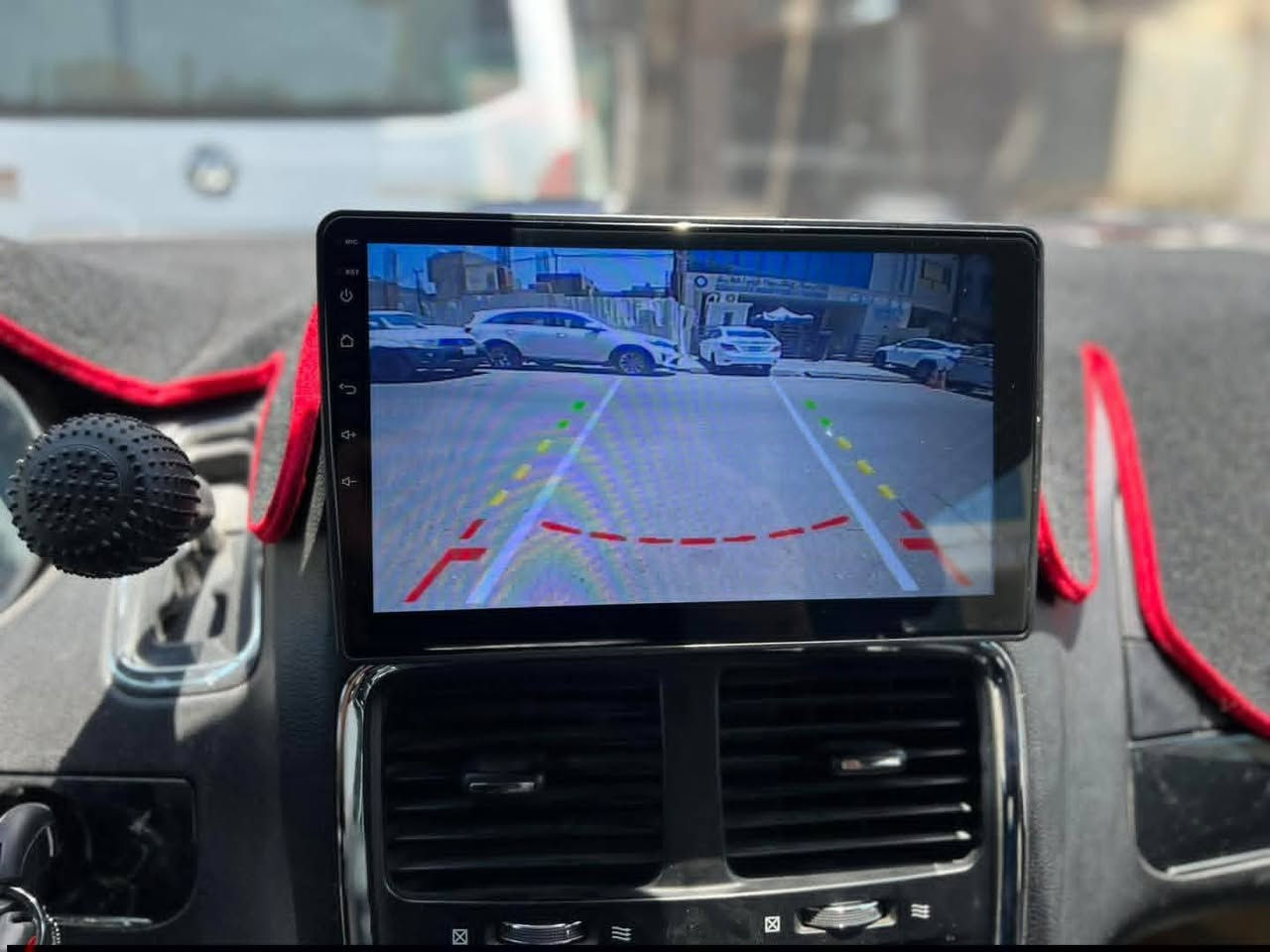 سلام عليكم شاشة لجميع انواع السيارات العنوان حله شارع 60 مجاور مجمع تاج رقم ***********
