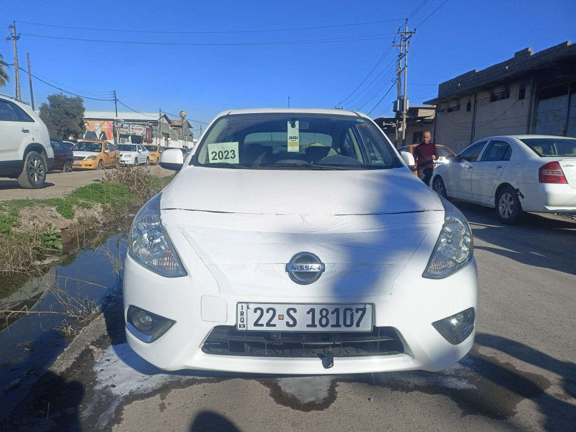 للبيع نيسان صني (هندي) بليته زركه 2023 ماشيه 26 KM بيها جاملغ اليمين مبدل اصلي رقم اربيل سنويه بسمي شرط التحويل ***********مكاني موصل سعر 118بيها مجال شي قليل السياره بحالك الوكاله ما متعوبه
