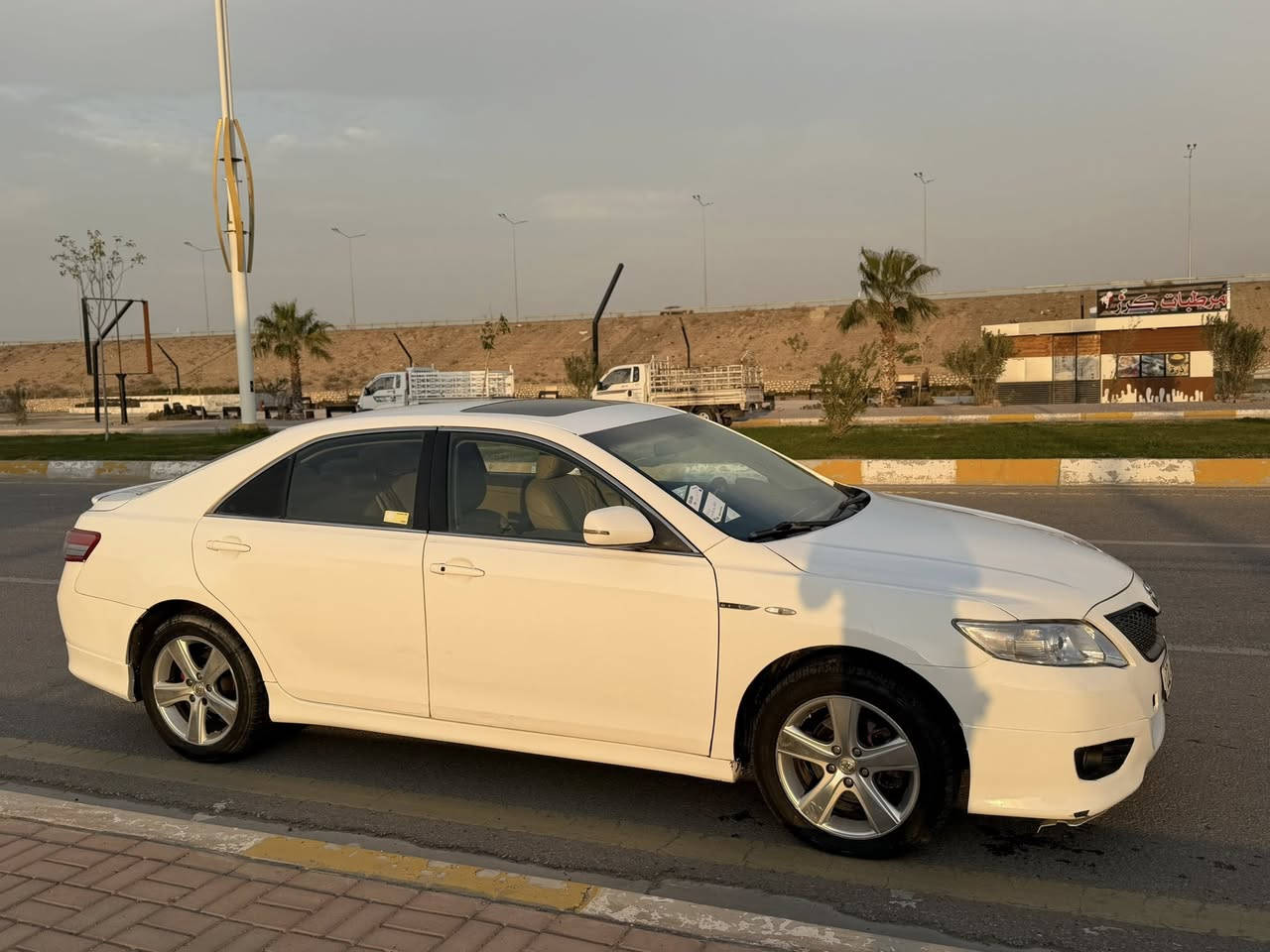 السلام عليكم
كامري خليجي للبيع 2009 محدث 2011 ارقام اربيل بأسمي  لسياره فول مواصفات بصمه تشغيل عن بعد جام تقفل ويه السنتر لك ويه قفل السياره اشاره ترحيب فتحه مثبت سرعه كشن كهرباء كامرا خلفيه كير وصدر جديد قبل شهر بدلت الكير السياره بيها قطعه وحده واربع اصابع بالبنيد يعني هلال البنيد وجاملغ السعر 125 وبيها مجال 
رقم الهاتف ***********
 واتساب ***********
