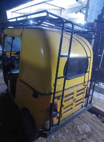 سلام عليكم 
للبيع سيبايه تفصال درجه اولى نصبته حلوه على تكتك سعره ١٠٠
اوقنبوره بدل لجادر فايبر كلاص جيب وشد جديده سعره ١٠٠ 
مكاني بغداد مدينه *********** مامتواجد على فيس شراي يخابر ويدلل
