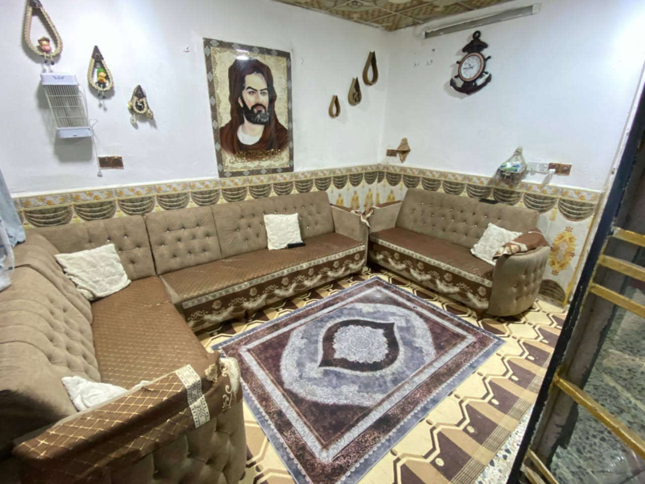 للبيع 100متر طابق واحد الشعله الدوانم وره السجه شارع أبو دراج بالبدايه والسعر  مناسب وتدللون  👍50👍وهم بي مجال قليل استفسار ***********
