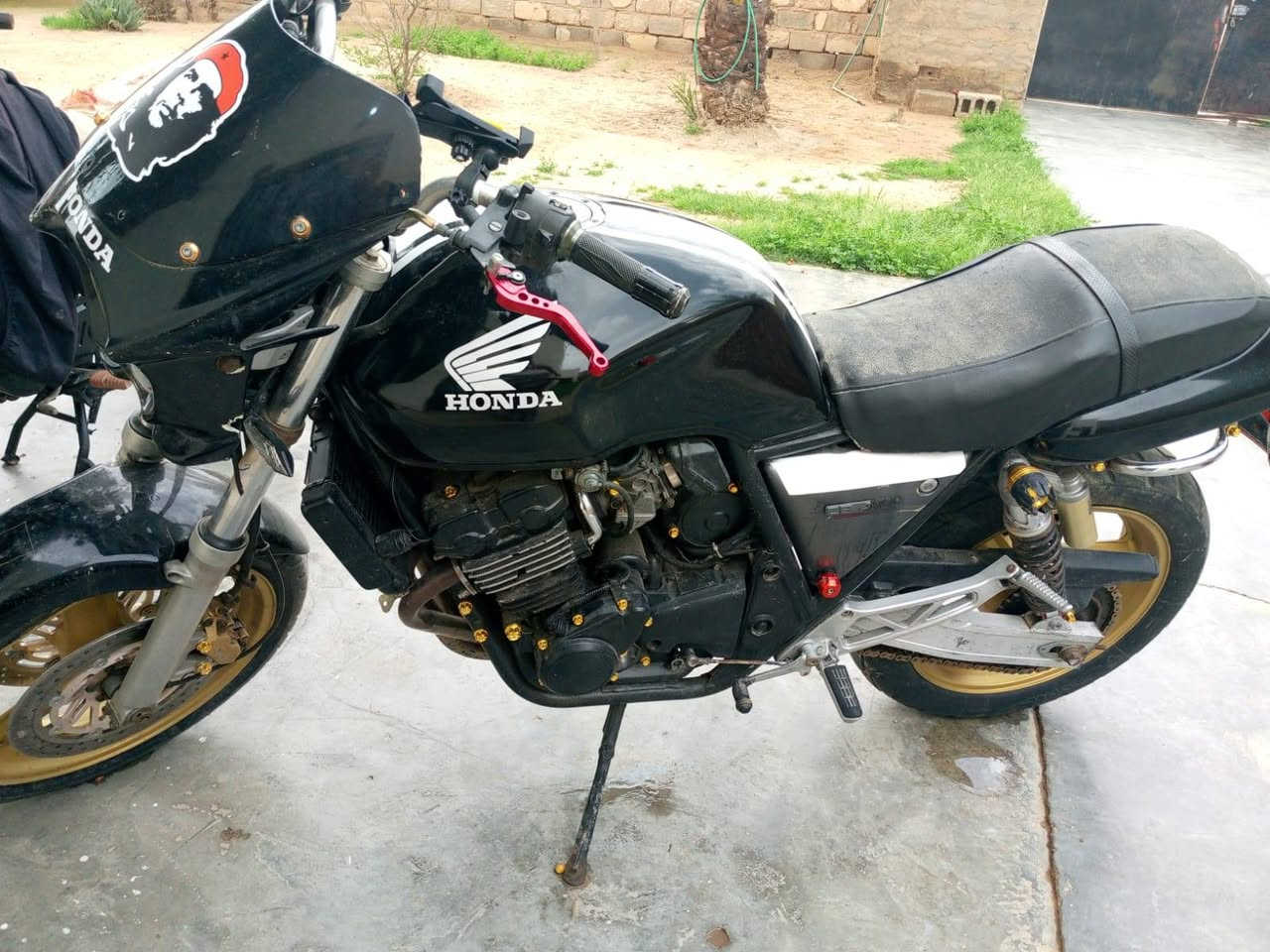 بطحه للبيع مكان عانه جيل اول محرك 400 رقم الهاتف *********** السعر مليون ونص وبيهه مجال
