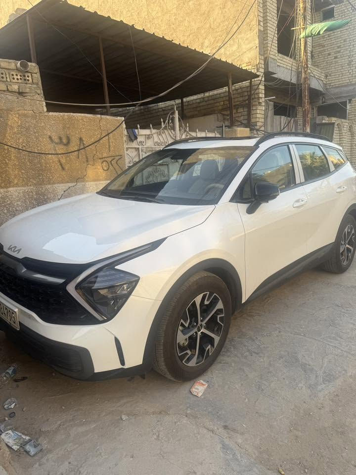 السلام عليكم
سبورتج 25 هايبرد وارد صيني محرك 2000 دوش 
زيرو ماشيه 3500 بعدها بدهن الشركة والنايلون
بيها حادث بسيط ومصلح موضح بالصوره
بصمه ابواب بصمه تشغيل
كراسي جلد .. بانوراما… كامره خلفيه ..حساس امامي وخلفي رادار كل الجوانب .. كرسي السائق كهرباء .. شاشه متصله
وباقي المواصفات المعروفه
السعر 205
***********
مكان السياره بغداد حي جميله
