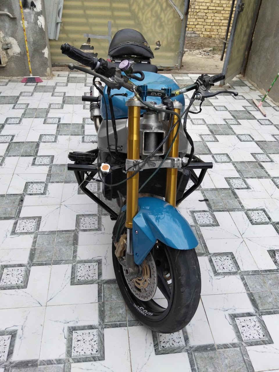 كاوسكي 2004 أول كصه شغاله بس ابيع كوم حديد الي تعجبه يراسلني خاص 0783 925 5755
