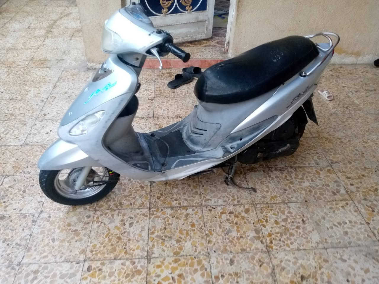 السلام عليكم دراجه للبيع بلاد مكان زبير ***********
