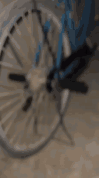 بايسكل حجم 26 مصبوغ حراري  صبغ الى فول تشوفه تكول بلاد السعر 60  بس الصبغ 30 من عده الوياله والجوابه  وتايرات وجك وبايدرات وسله وسكان وصينيه ونتو حسبو بعد مستعجل على ببعته ويا جاملاغ بس وراه  ***********
