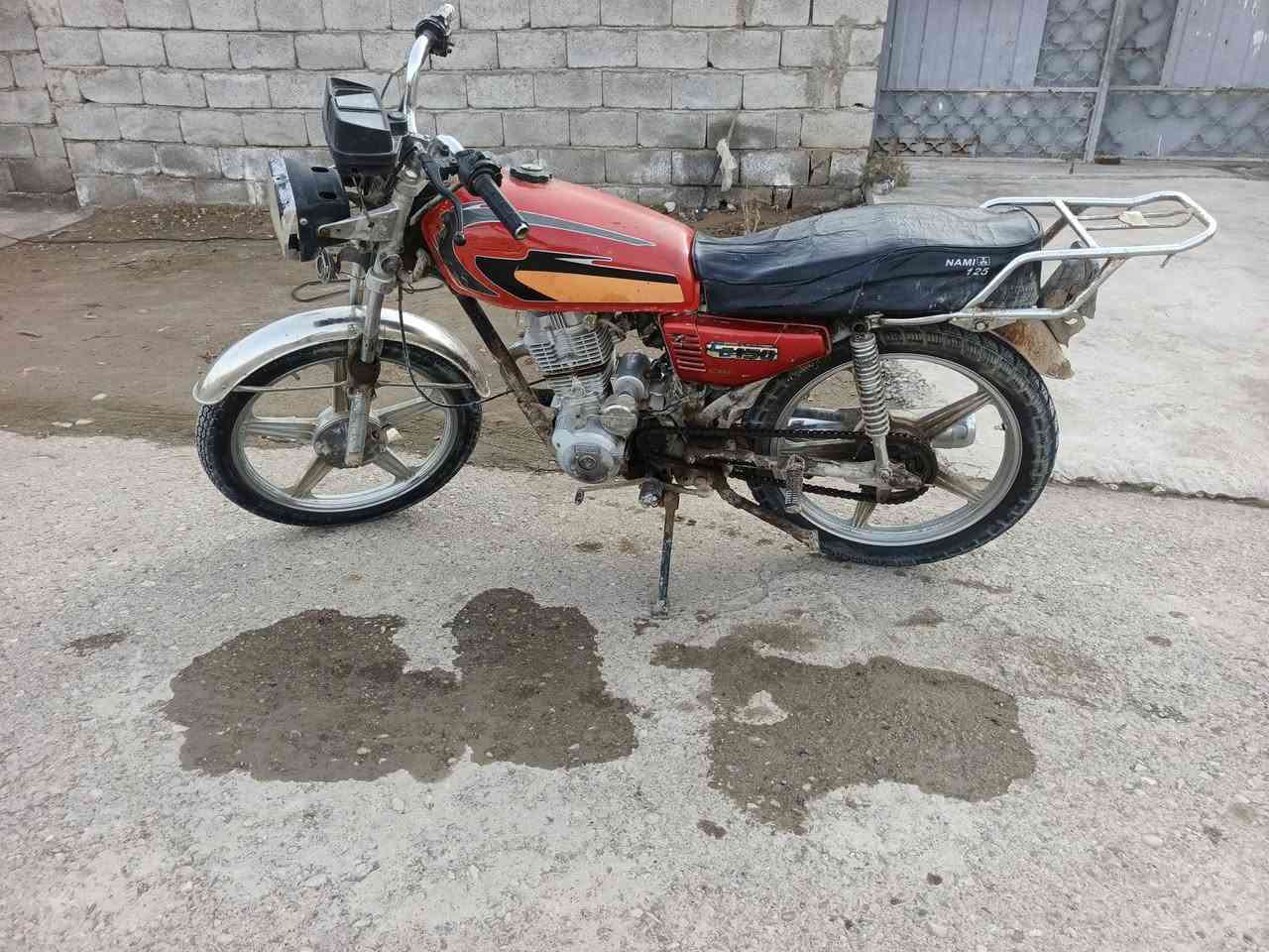 دراجه جني عدل موديل 2018 محرك بلادي فول نضافه ونشاط (تشغيل نكره كهربائيات شغاله) السعر (225)وبيها مجال حك الجيه لاتصال *********** خاص ما جاوب الشراي يتصل السكن ديالى ( ناحيه كنعان)
