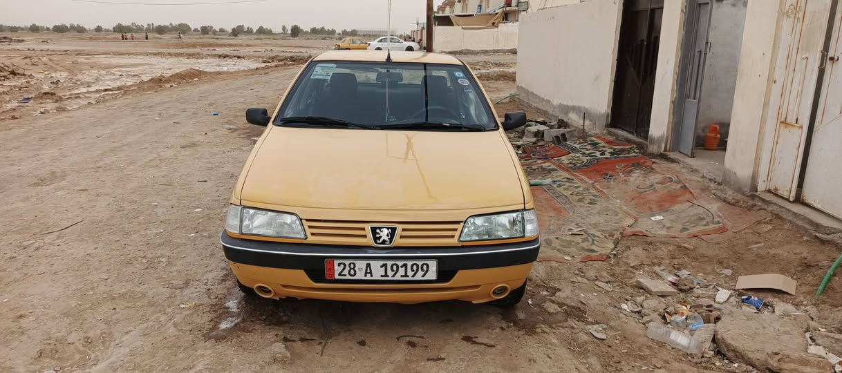 السلام عليكم بيجو 405
موديل 2012 مكفوله مكينه كهربايات تخم تاير سياره جاهزه
 سياره بلاديه لاضربه ولا تبديل رقم نكليزي نجف سنويه ل 2030 مصفره هيئه وغرامات مال جناي السعر 33 وبيه مجال حك الجيه مكاني الديوانية ***********
