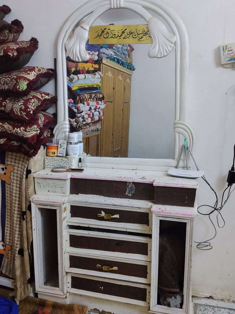 مساء الخير والعافية رمضان كريم للجميع فلتر شرط الشغل سعره 50بي مجال كوشات العدد 7 سعرهن 30 ميز مرايه نجاره سعره 35 العنوان الشطره الفتاحيه ***********
