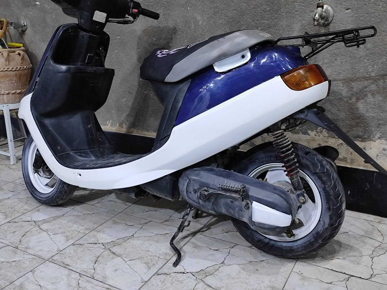 السلام عليكم 
بترا نضيفه كهربائيات كامله شلعه ومعدل مكينة ياباني ناعمة 
نقصه فقط باتري السعر 275 وبيه مجال، مكان ناصرية مركز ***********
