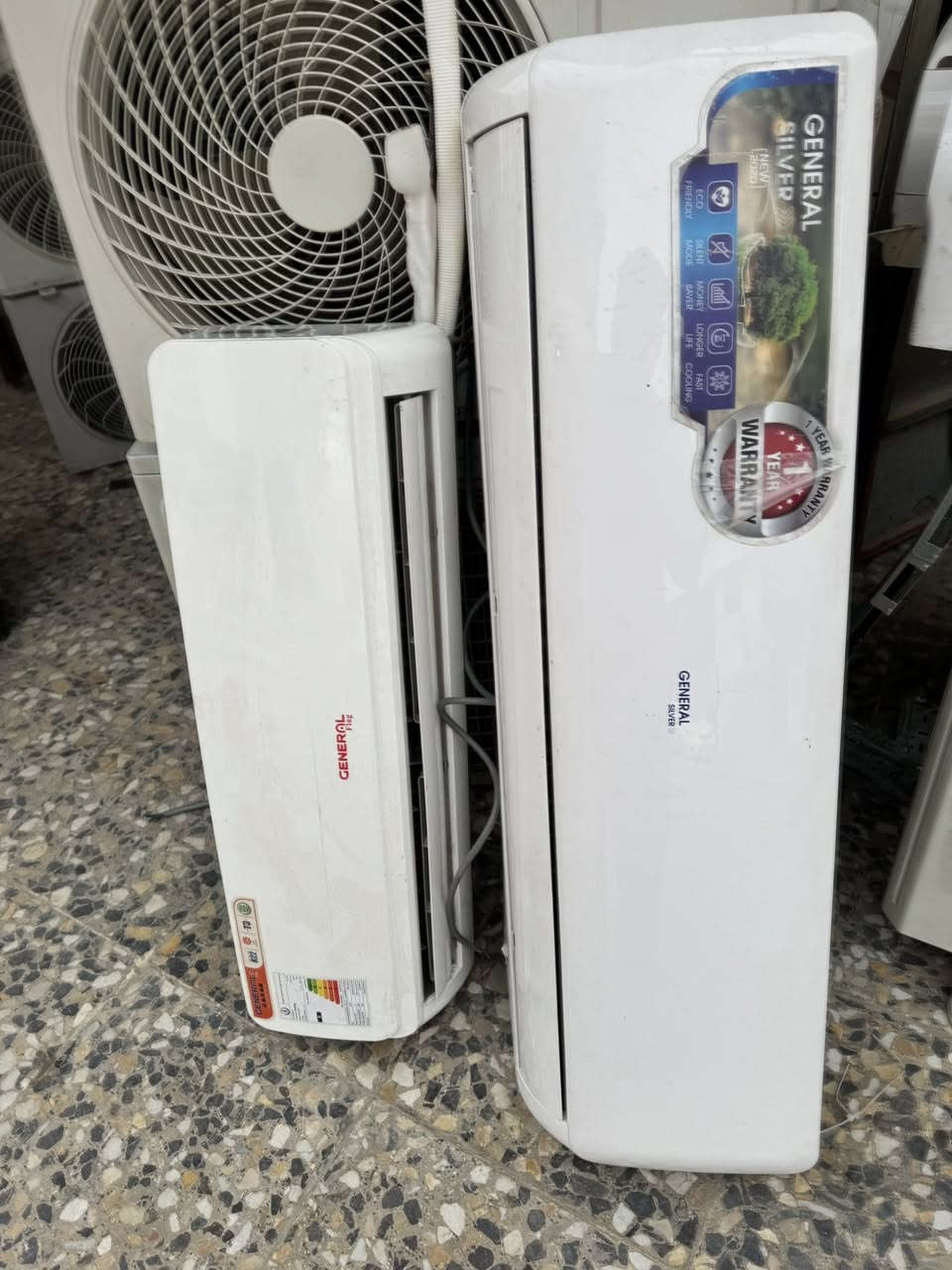 السلام عليكم سبالت عدد ٤ نضاف كلش وكلهن بلاديات غراض كامله سعرهن ٩٥٠ الف 
سبلت جنرال سلفر غاز ٢٢ حجم ٢طن
سبلت جنرال طن ونص غاز ٢٢
وادي طن ونص غاز ٤١٠ 
سبلت وادي واحد طن غاز ٤١٠
سبع ابكار مقابل ثانوية الانتصار ***********
