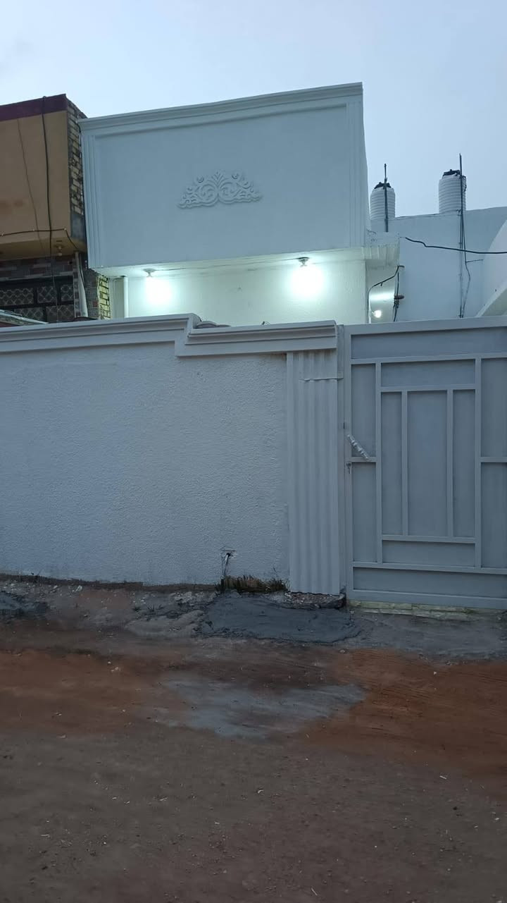 بيتين للبيع مساحه ١٣٠ نفس المساحه ونفس التصميم طابو زراعي سند ٢٥ ثالث بيت عن طريق العلويه شريفه
***********
