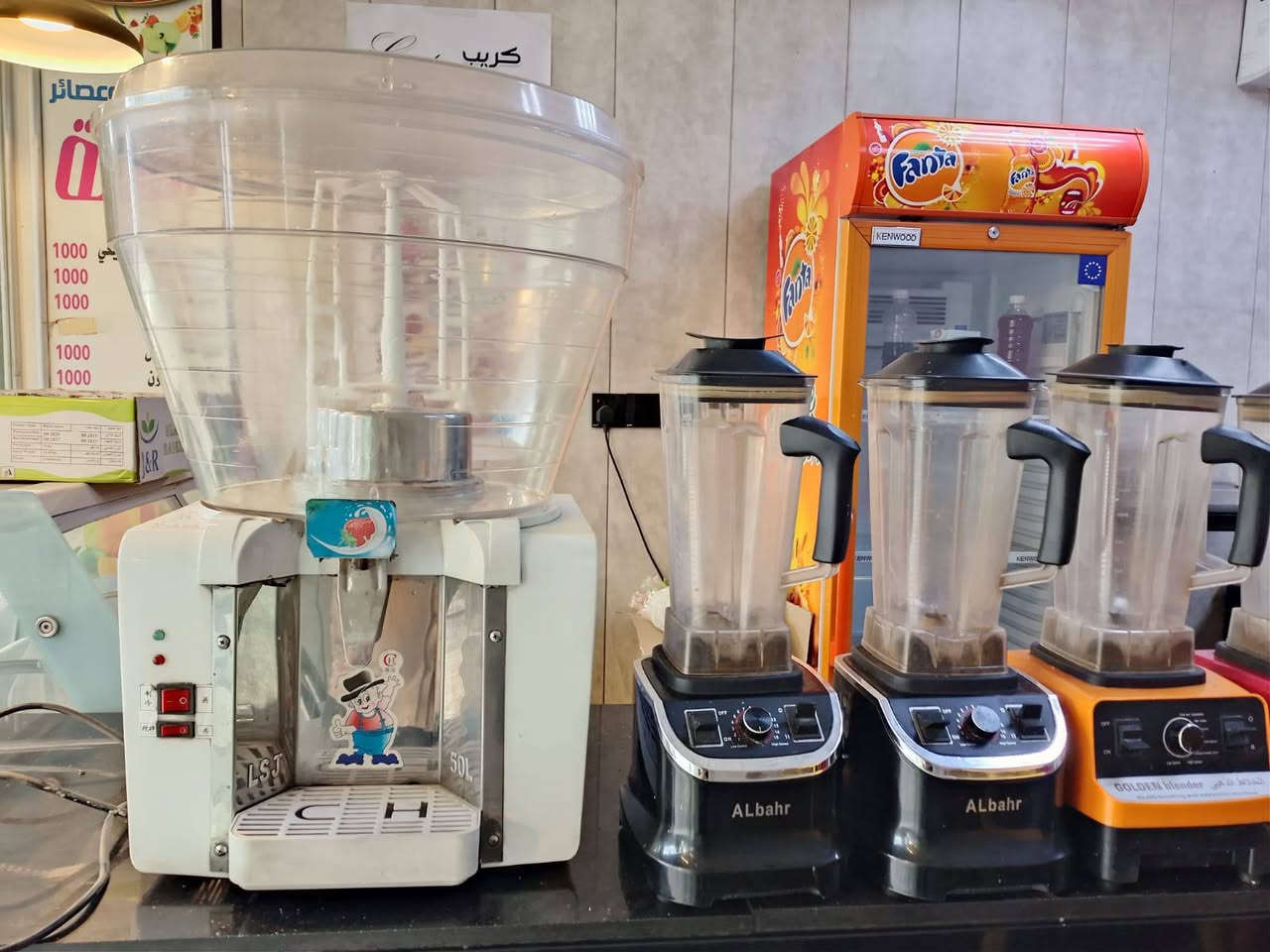 للبيع مستعمل كلش قليل
منقله كامله للبيع 
مكينه مال كريب جديده 
خلاطات 
عارضه عصاير
بغداد 
***********
