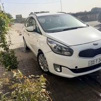 كارنز ٢٠١٥ • محرك ٢٠٠٠ • ٧ راكب