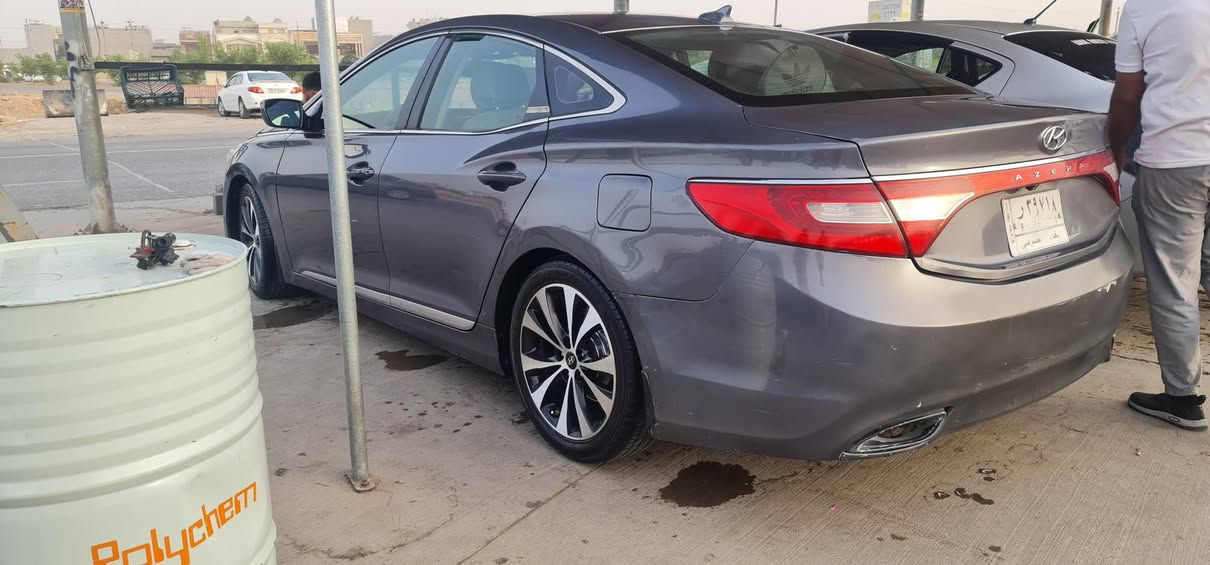 السلام عليكم من رخصت الأدمن ازيره موديل ٢٠١٢ وارد امريكي  فول عده البنرامه رقم بغداد انكليزي تحويل ثاني يوم السياره كير محرك تبريد خير من الله حداد يرادله شويه ترتيب السونار ويه الصور  بيه اربع قطع صبغ ابيع حزام بدون اي دواخل للبيع او المراوس حسب القناعه سعره ٩٠ وبيه مجال قليل مكاني التاجي سبع البور هذا رقمي 
***********
***********
