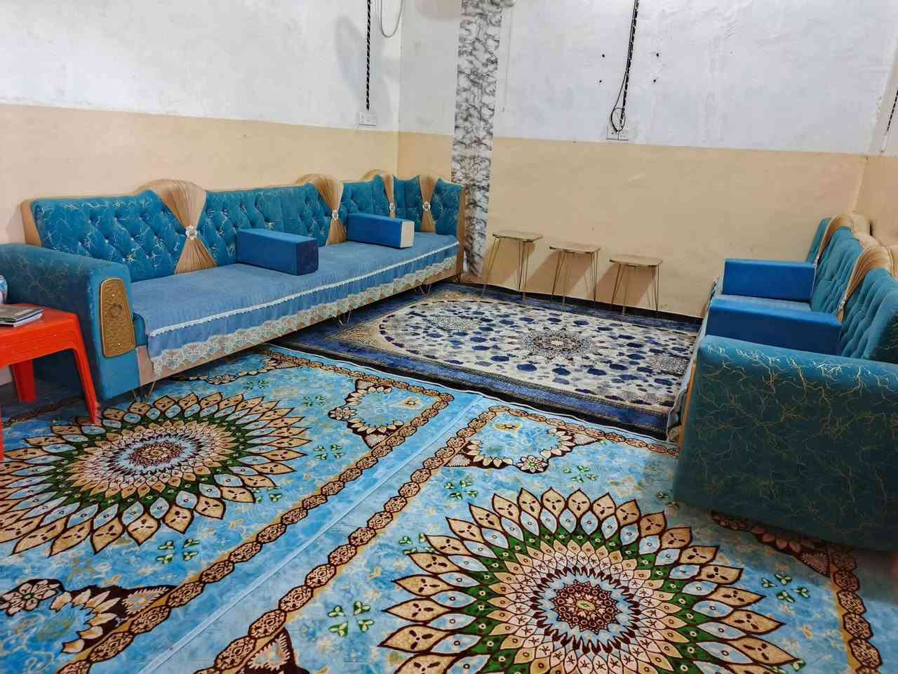 بيت للبيع البستنه زراعي يتكون من غرفتين 5*4 وهول 5*4 استقبال 5*4
ومطبخ 4*3ونص مساحته أكثر من 230متر
الغرفتين صب والحمام والصيحات والباقي سندويج 
السعر 40وبي مجال

استفسار /***********
