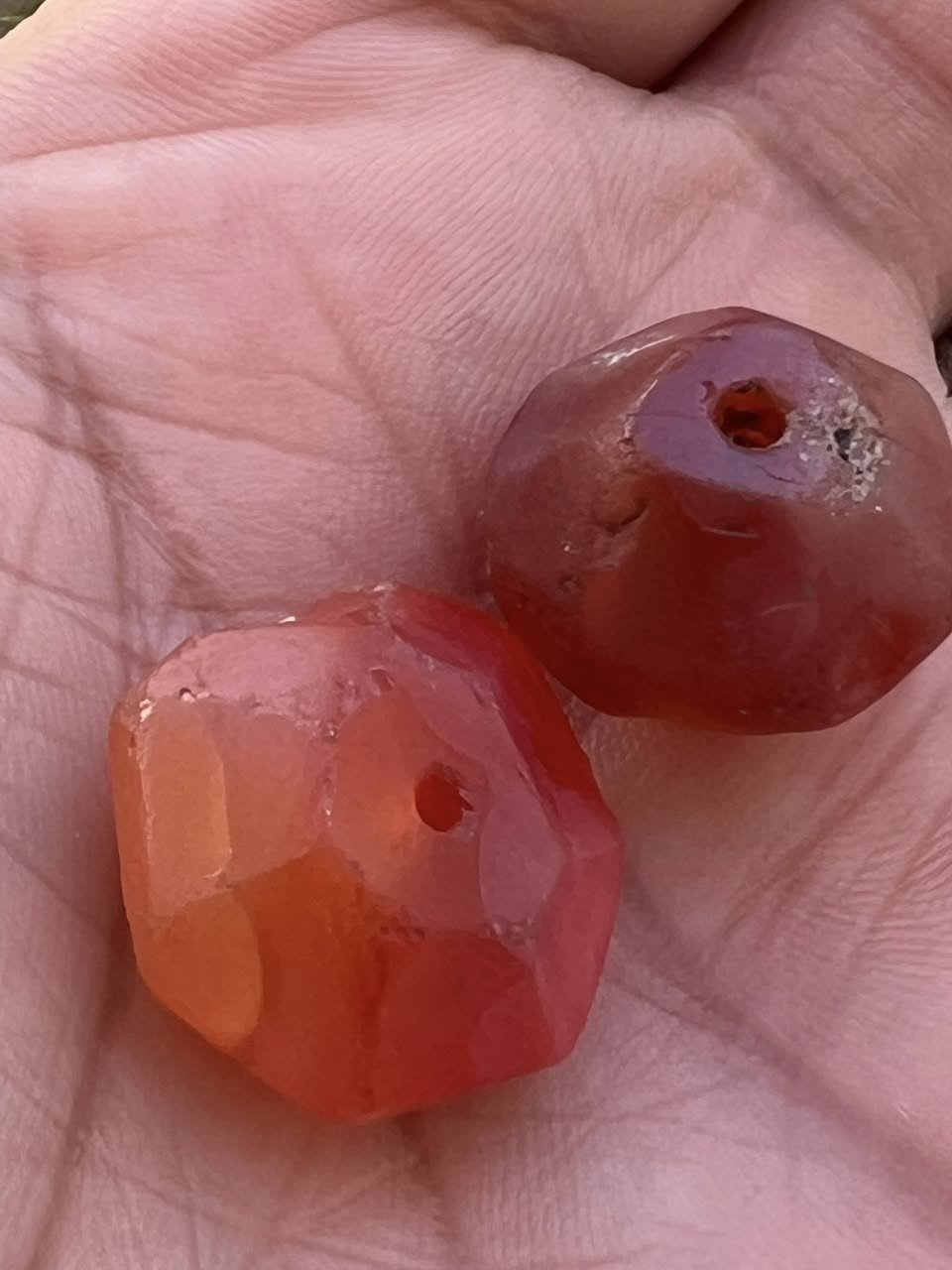 احجار عقيق يماني عباسي قديم كل قطعه وسعرها العنوان الكوت للاستفسار الاتصال على ***********
