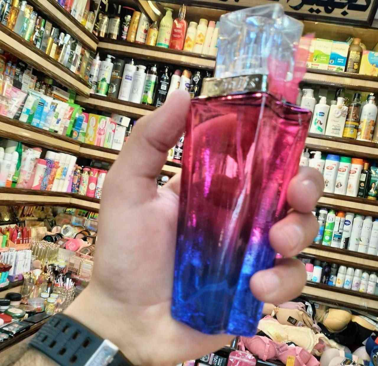 عطر شاليز
عطر شاليز الرهيب من 
أحسن الماركات 😍♥️
 طبعا جدا مميز وراقي 
مصنف من ضمن قائمة أرقى وأفضل العطور العالمية 💯
الحجم 100 ml
ثباتيه 24 ساعه ✅😚


**إذا كنت صاحب هذا الإعلان وتريد حذفه لأي سبب، رجاءا أرسل رسالة إلى الدعم الفني**
