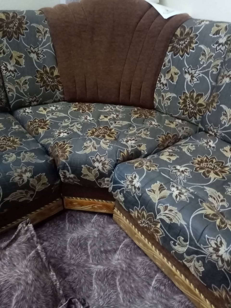 للبيع السعر ١٧٠
٩.   أمتار
اذا شراي اتصل عل رقم ***********
