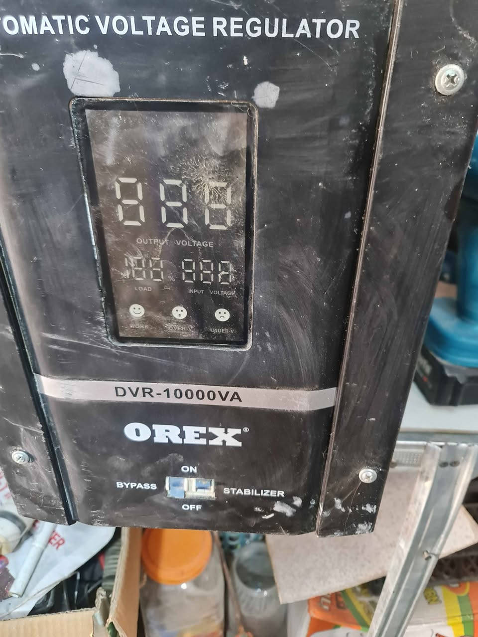 السلام عليكم منظم فولتية بيه مشكلة من اربطه بالكهرباء تنزل الجوزة وابيعه على وضعه ب٤٥ الف 
مشتريه قبل سنه ب 250 دولار بس لان بيه مشكلة ابيعه فحم 
ماعندي توصيل يعني تجي تاخذه من عندي مباشرتا 
مكاني بغداد الشعب مجاور محطه سما بغداد 
***********
موجود واتسب بغداد, العراق
