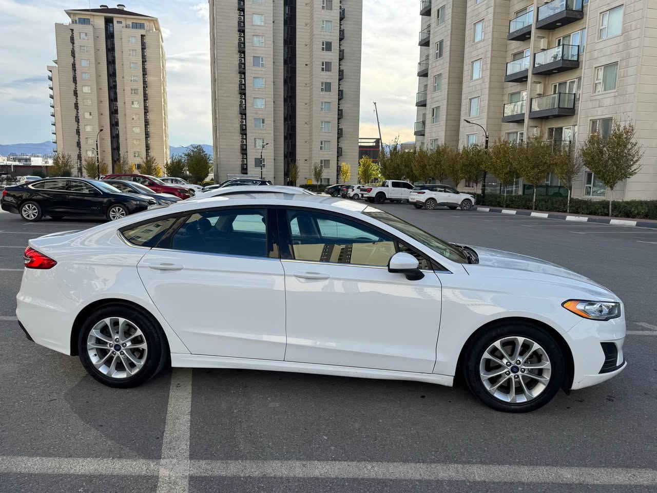 بە ناوی خوای گەورە

شتی لۆک و دانسقە 

فۆرد فیوژن 2019 SE. سێ شاشە بێ دەعم و بۆیاخ کلین داخڵ بووە لێرە یەک پەڵە کارتی بۆ درووست بووە سۆنەرەکەم داناوە

مەکینە 2.5 بێ تۆربۆ مەڕغووب

سێ شاشە دوو کوشنی پێشەوە کارەبا و تەلەفوون و تەحدید سورعە سوکان ڤۆلیۆم تەبرید مەرکەزی کۆدی درگا گێڕ ماوس گێچ ئەلیکترۆنی بەسمە ویل کەپ لیدی بەگلایتەکان سنووق بەسمە  تەبرید لەمس لایت عەدەسە و لایت ئۆتۆ ڕاداری 360  ئۆتۆ ستۆپ کامێرا و حاسە زۆر مواسەفاتی تر 96 كم ڕۆشتووە

سەنەوی و ڕەقەمی تازەیە 

ڕۆنی مەکینە و هایدرۆلیک و مەسفی گێڕ و فلتەر و هەموو شتێکم تازە گۆڕیوە تەقە و ڕەقەی نییە تایەی تازەیە 

شوێن سلێمانی 

 هەردوو بەسمەی شەریکەی لە گەڵایە

***********
گۆڕینەوەش ئەکەم بە شتێک بە دڵم بێ السليمانية, العراق
