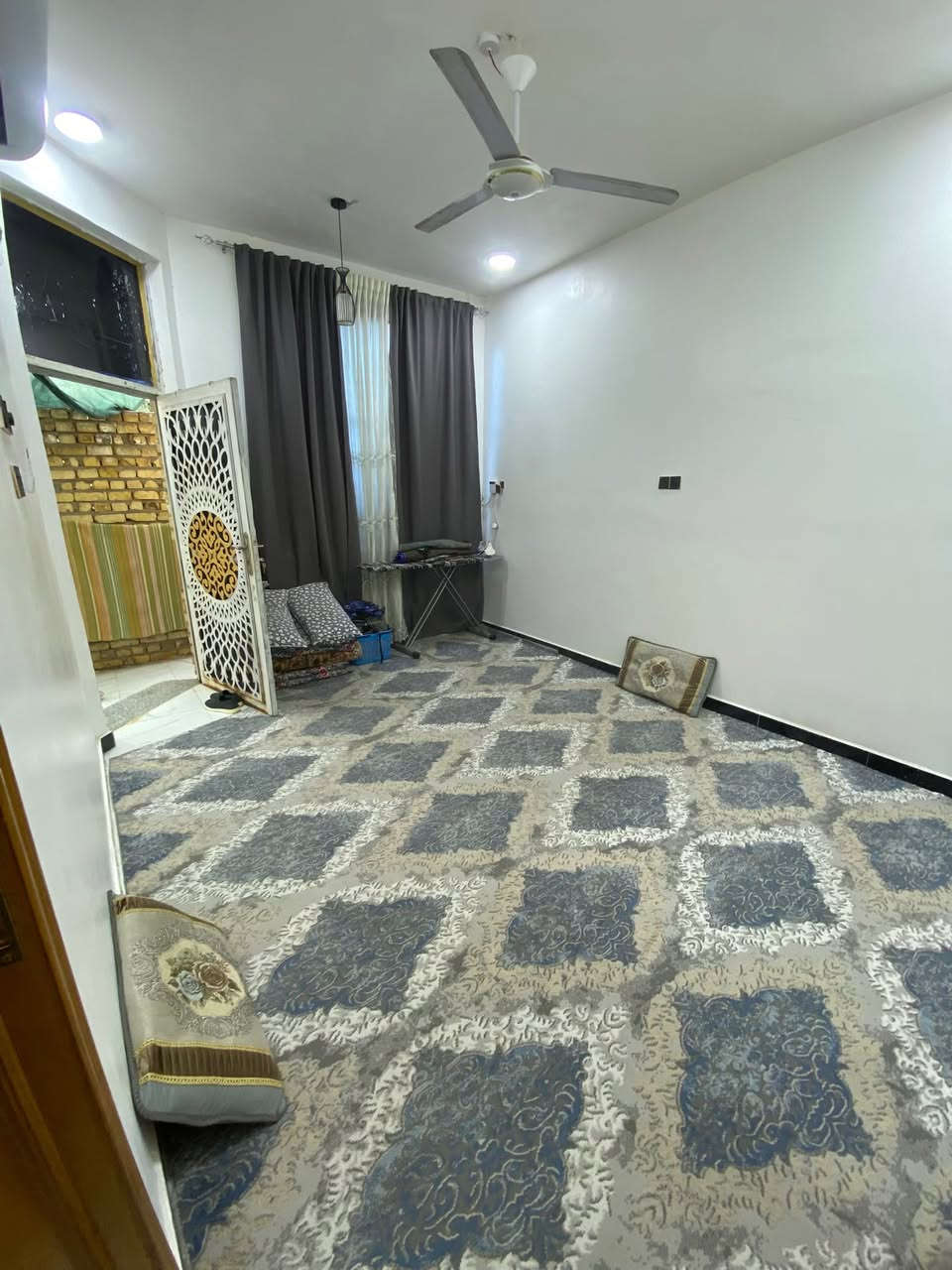 بيت للبيع🔴زراعي اقرار محكمة مداور اسهم سند (٢٥)

📍الصياغ نزلت حسينية  الباقيات الصالحات 

المساحة 📐(١٠٠)m مربع 
البناء 👷كونكريت مسلح 

البيت يتكون من :

غرفة (١)
صالة
مطبخ 
استقبال 

صحيات داخلية 
صحيات خارجية 

السعر💰80 مليون قفل 

📞 للاستفسار والتواصل: يمكنكم المراسلة عبر الخاص، أو الاتصال/واتساب على الأرقام التالية: 👤 أستاذ حسين: *********** 👤 أستاذ مثنى: ***********

📍 عنوان المكتب: نزلة الجسر - من جهة الجربوعية - مقابل مجمع صادق آل مطشر. ✨ مستعدون لعرض كافة عقاراتكم وتسويقها بأفضل صورة.
