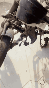 شاصي +هاوزن+ماشه+ستان تعليك  شاصي مكفول من العواج ومن الحادث  واوراق اصولي لُِآ زنجار ولا شي  
سعره ٣٥٠ الف اتصال فقط يولد تحياتي 
***********
