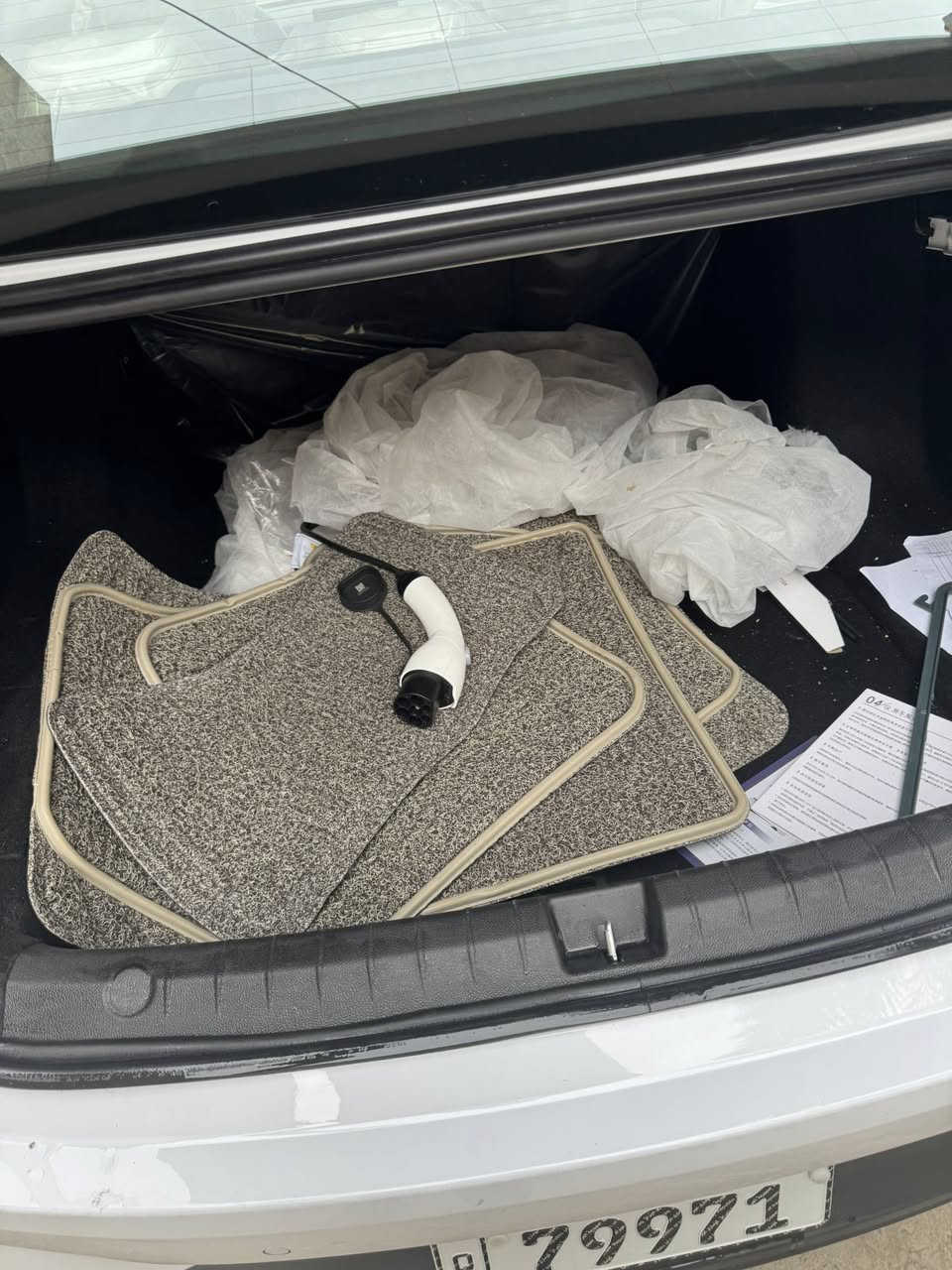 السلام عليكم BYD ٢٠٢٥ مكفوله كفاله عامه من الزلغ السياره جديده ماشيه  5 الاف مكاني بغداد وياها شاحنه اصيله رقم بغداد انكليزي السياره جاهز من كلشي السعر ١٨٣٠٠  وبيه مجال  بغداد اتصل وبخدمتك تحياتي للجميع ***********
